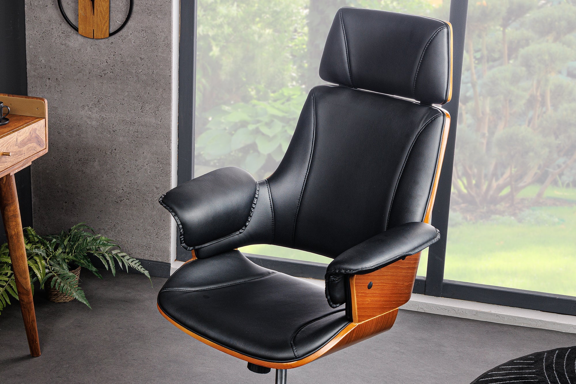 Silla de oficina MANHATTAN regulable en altura, de piel artificial nogal con reposabrazos de diseño retro