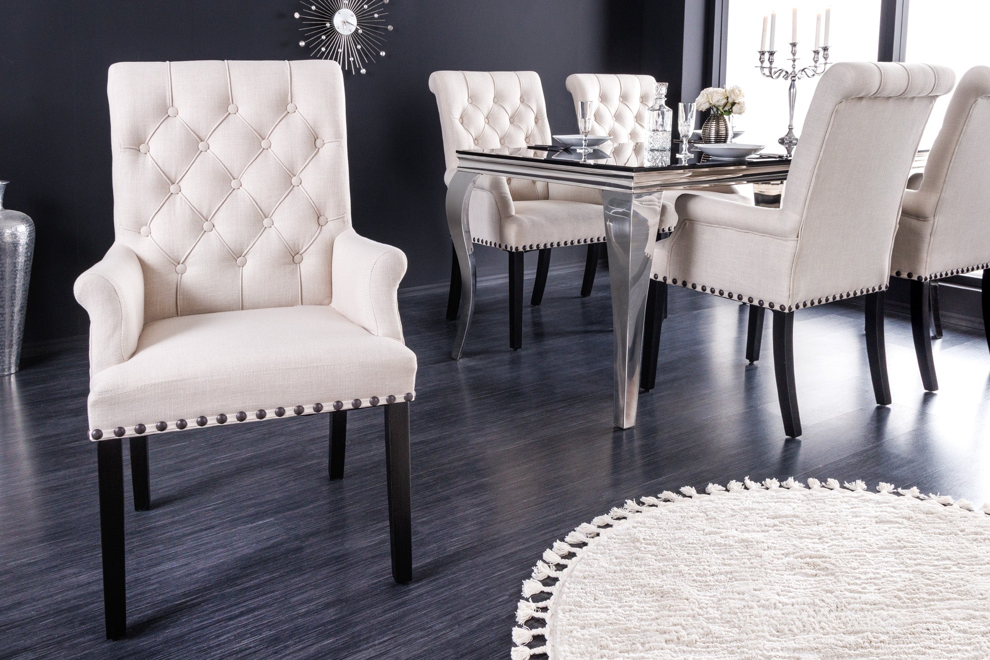 Juego de 2 sillas de diseño CASTLE en tejido texturado beige-negro con patas de madera Chesterfield