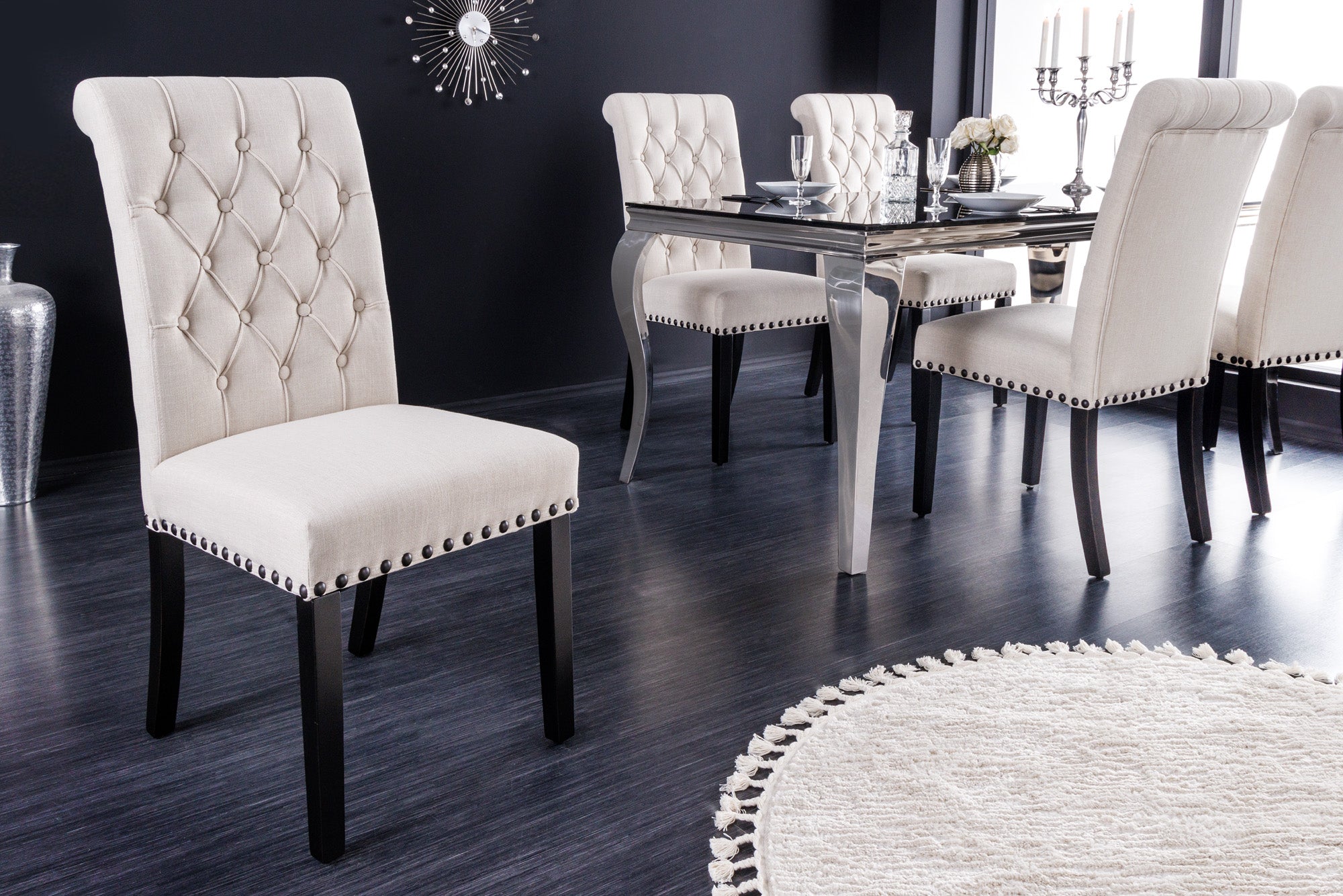 Juego de 2 sillas de diseño CASTLE en tejido texturado beige-negro con patas de madera Chesterfield