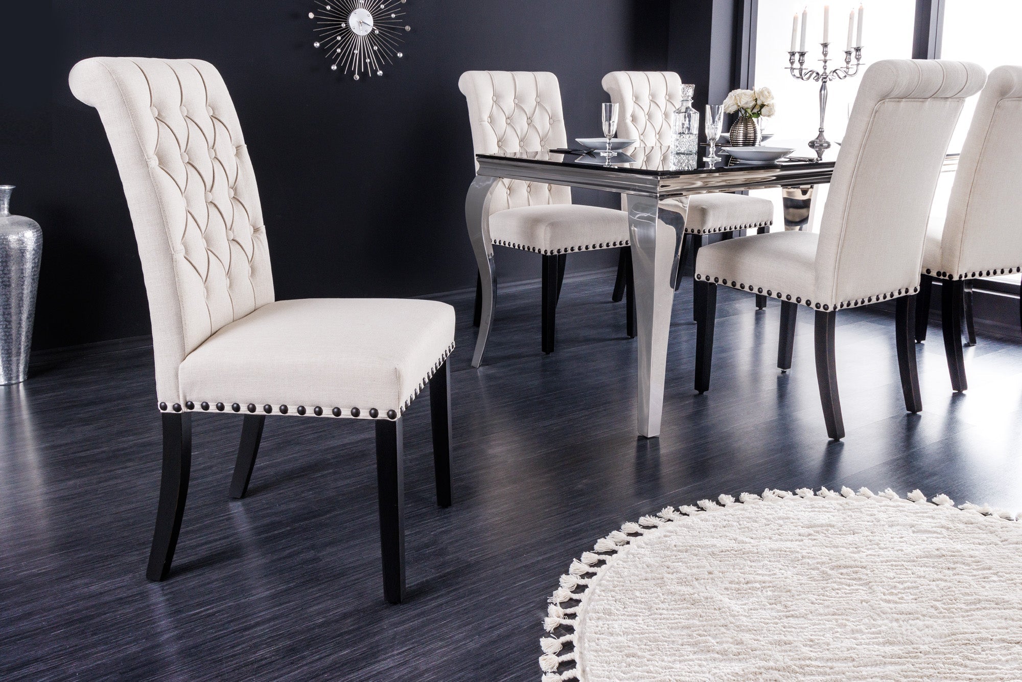 Juego de 2 sillas de diseño CASTLE en tejido texturado beige-negro con patas de madera Chesterfield