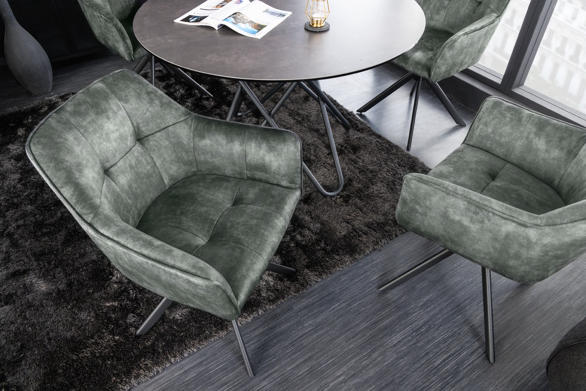 Lote de 2 sillas giratorias de terciopelo verde de diseño LOFT con estructura y reposabrazos de metal negro