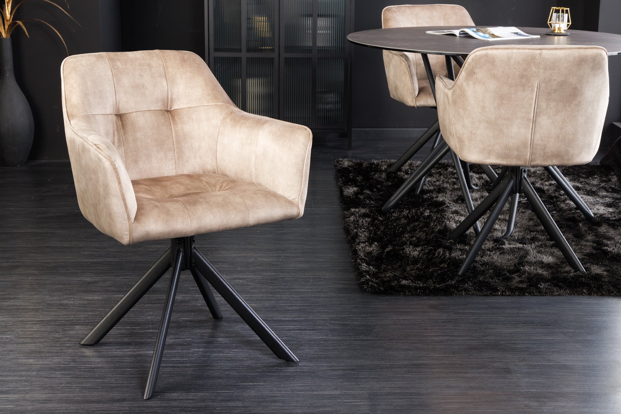 Lote de 2 sillas giratorias de terciopelo color champán de diseño LOFT con estructura y reposabrazos de metal negro