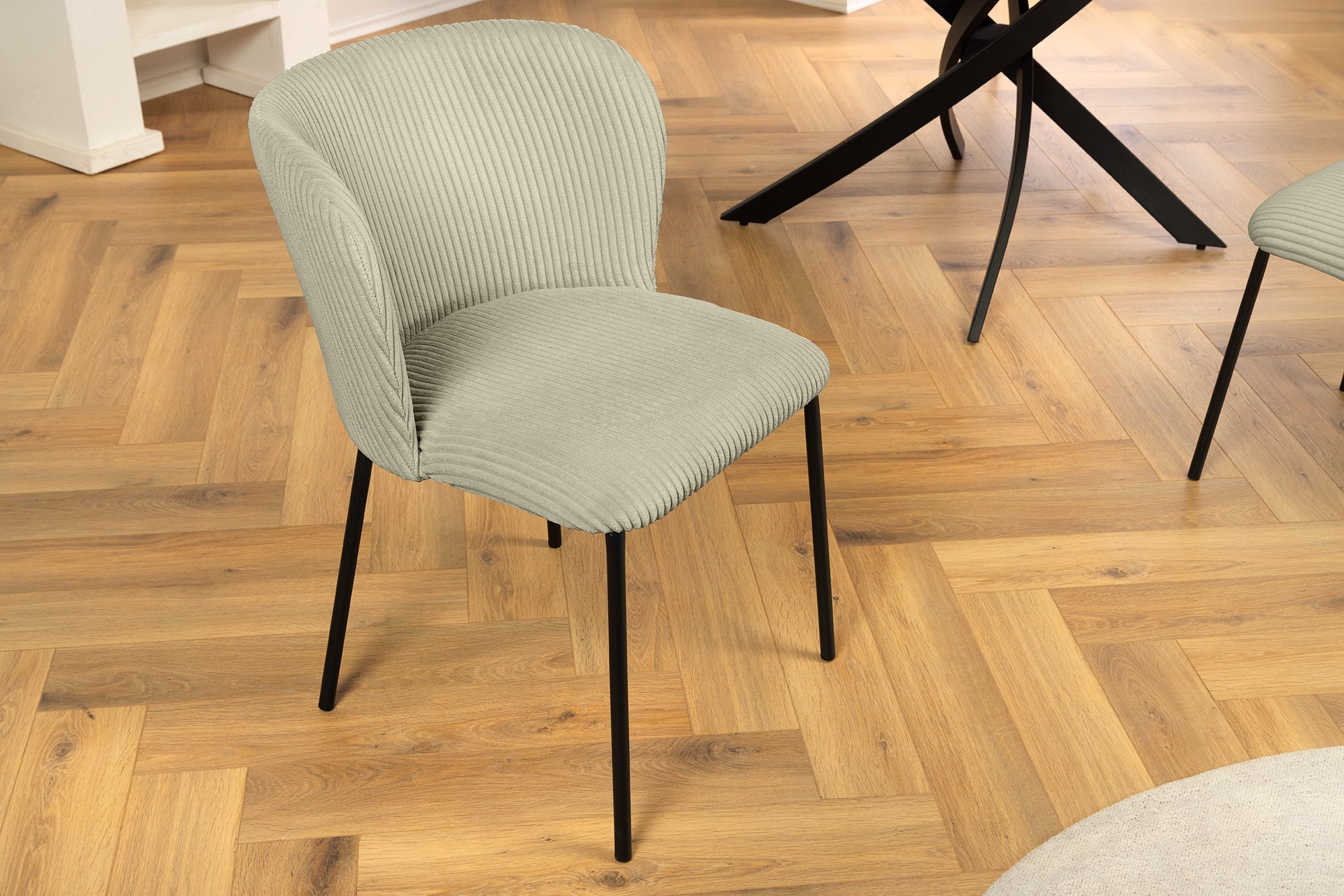 Juego de 2 sillas de diseño LYON, cordón menta, patas de metal negro