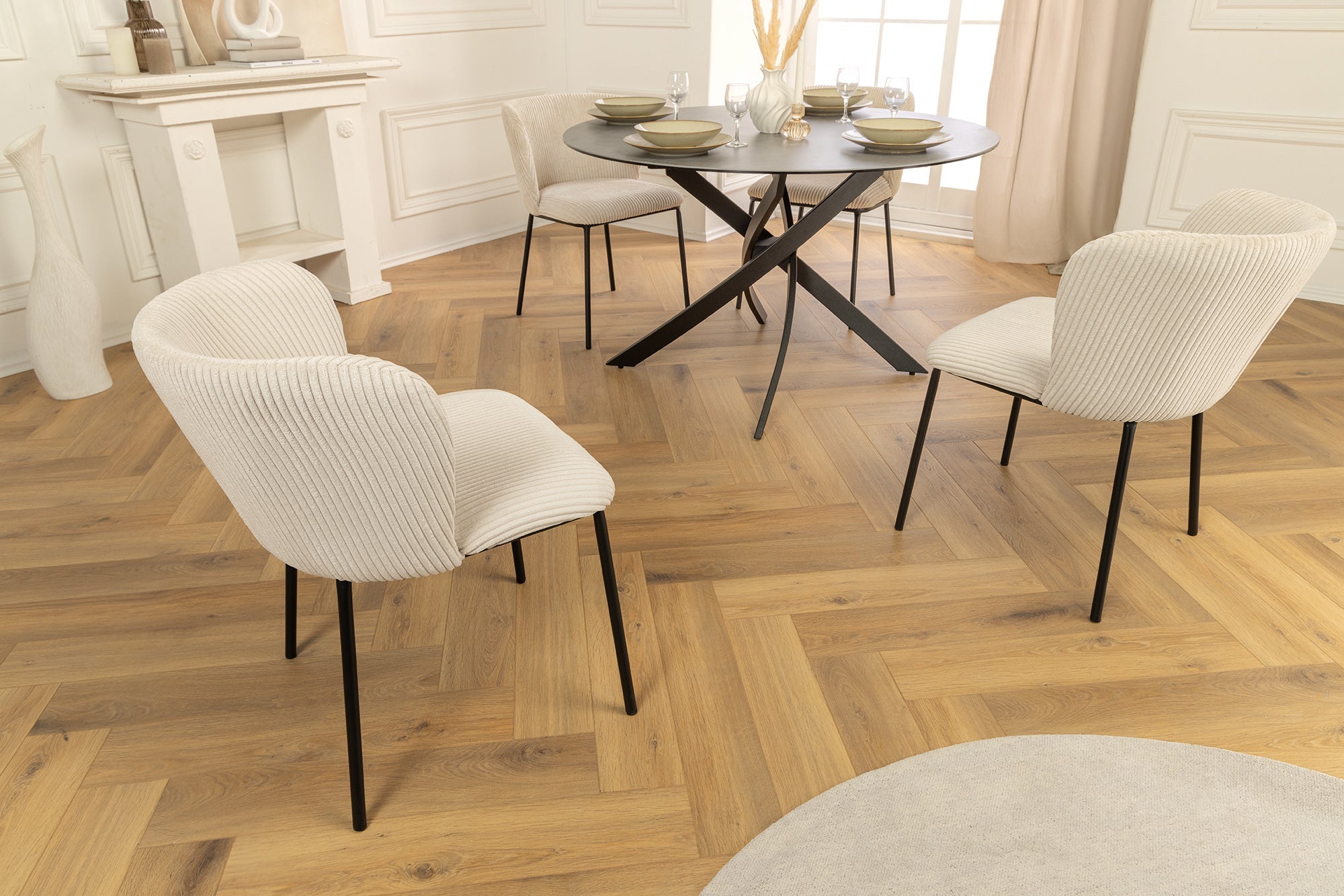 Lote de 2 sillas de pana beige de diseño LYON con patas de metal negro