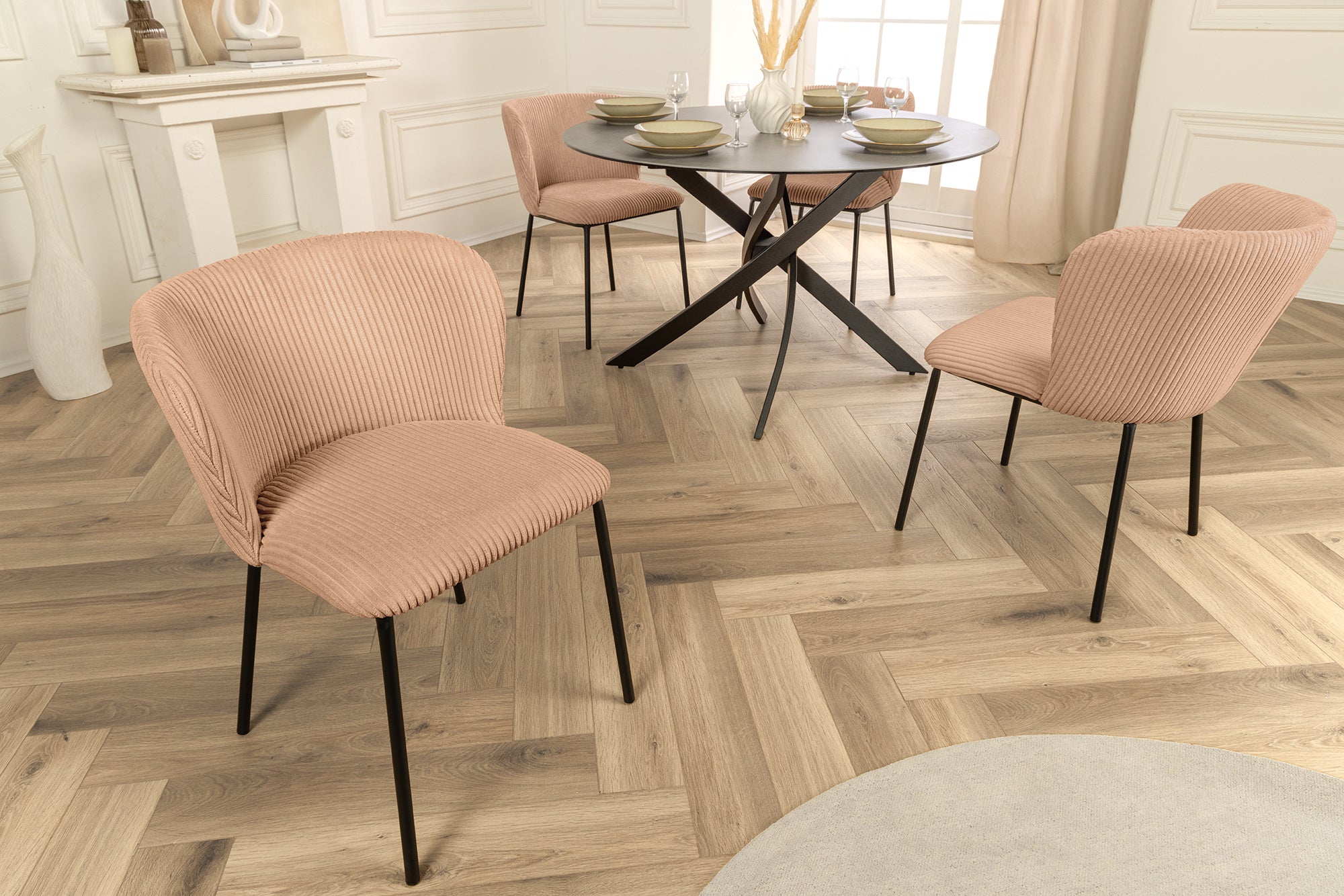 Lote de 2x sillas de diseño LYON pana rosa patas de metal negro
