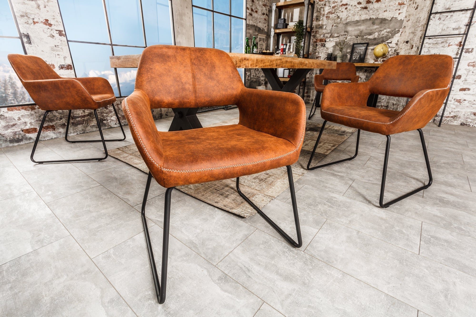 Silla de diseño MUSTANG de microfibra marrón antiguo con reposabrazos