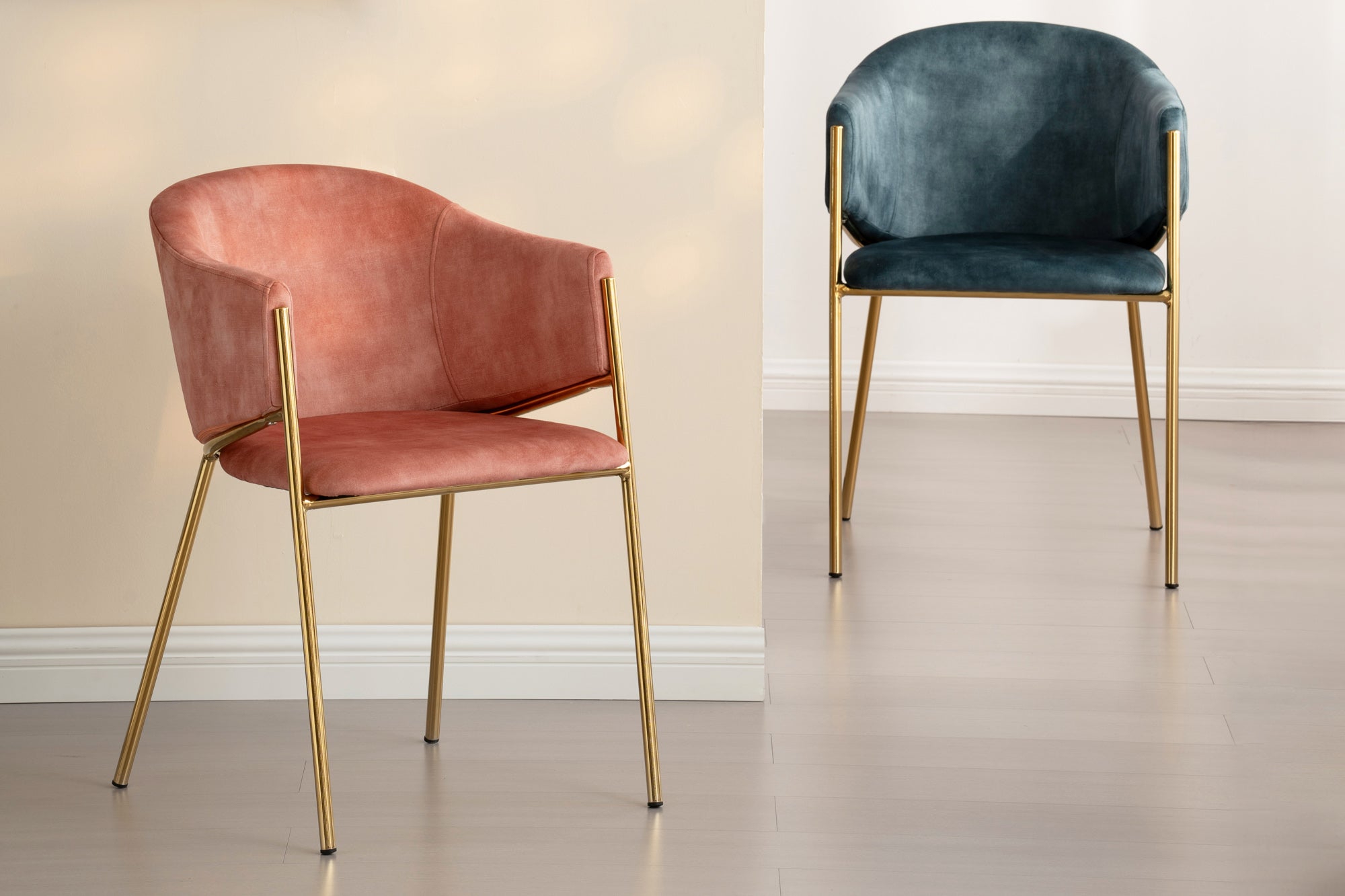 chaise-design-noblesse-velours-rose-structure-metal-chrome-dore-look-retro_47583 (inv)
