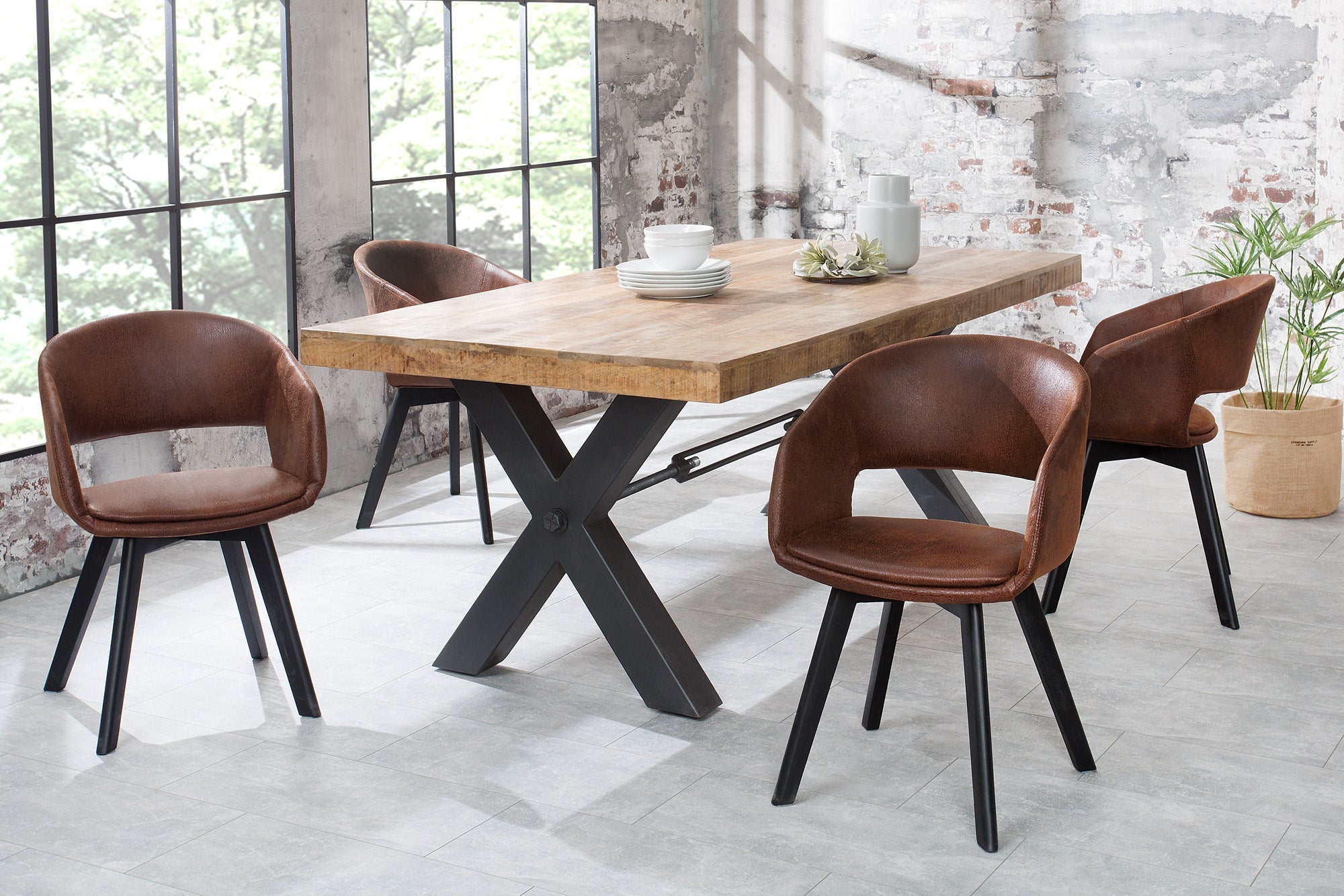 Juego de 2 sillas de diseño NORDIC STAR de madera maciza de microfibra marrón antiguo con tapicería y reposabrazos negros