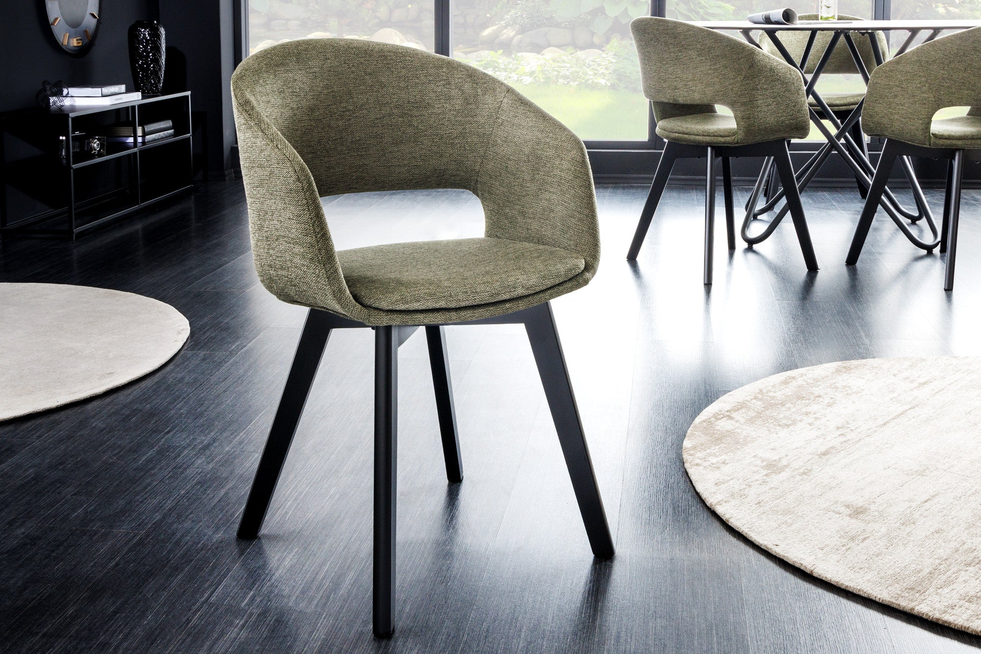 Juego de 2 sillas de diseño NORDIC STAR de tela estructurada verde en madera maciza negra con reposabrazos tapizados