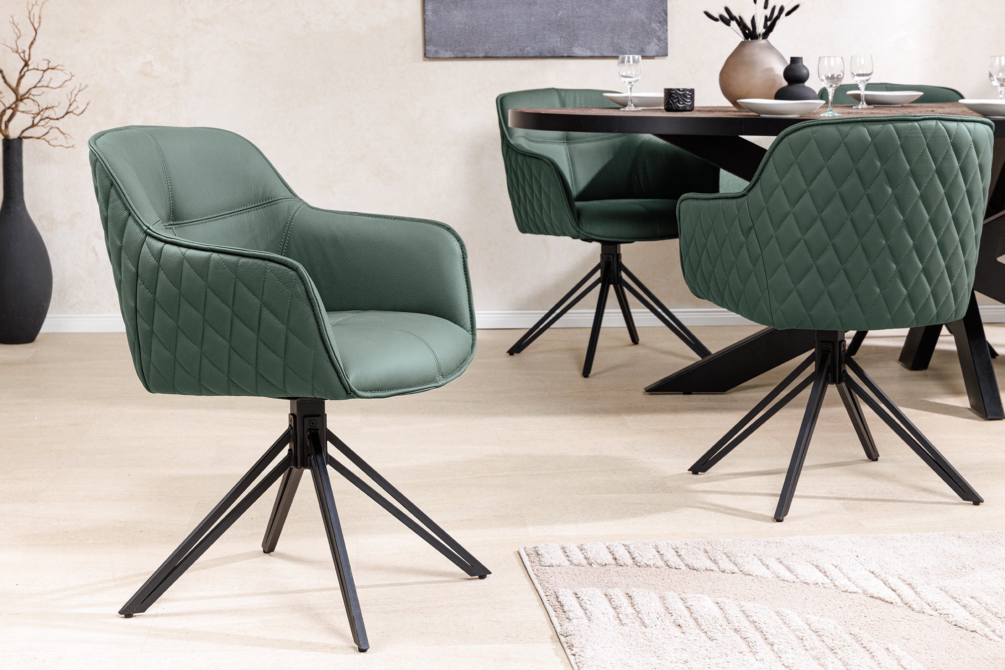 Lot de 2x chaises design pivotante EUPHORIA en cuir véritable vert, structure en métal noir avec accoudoirs
