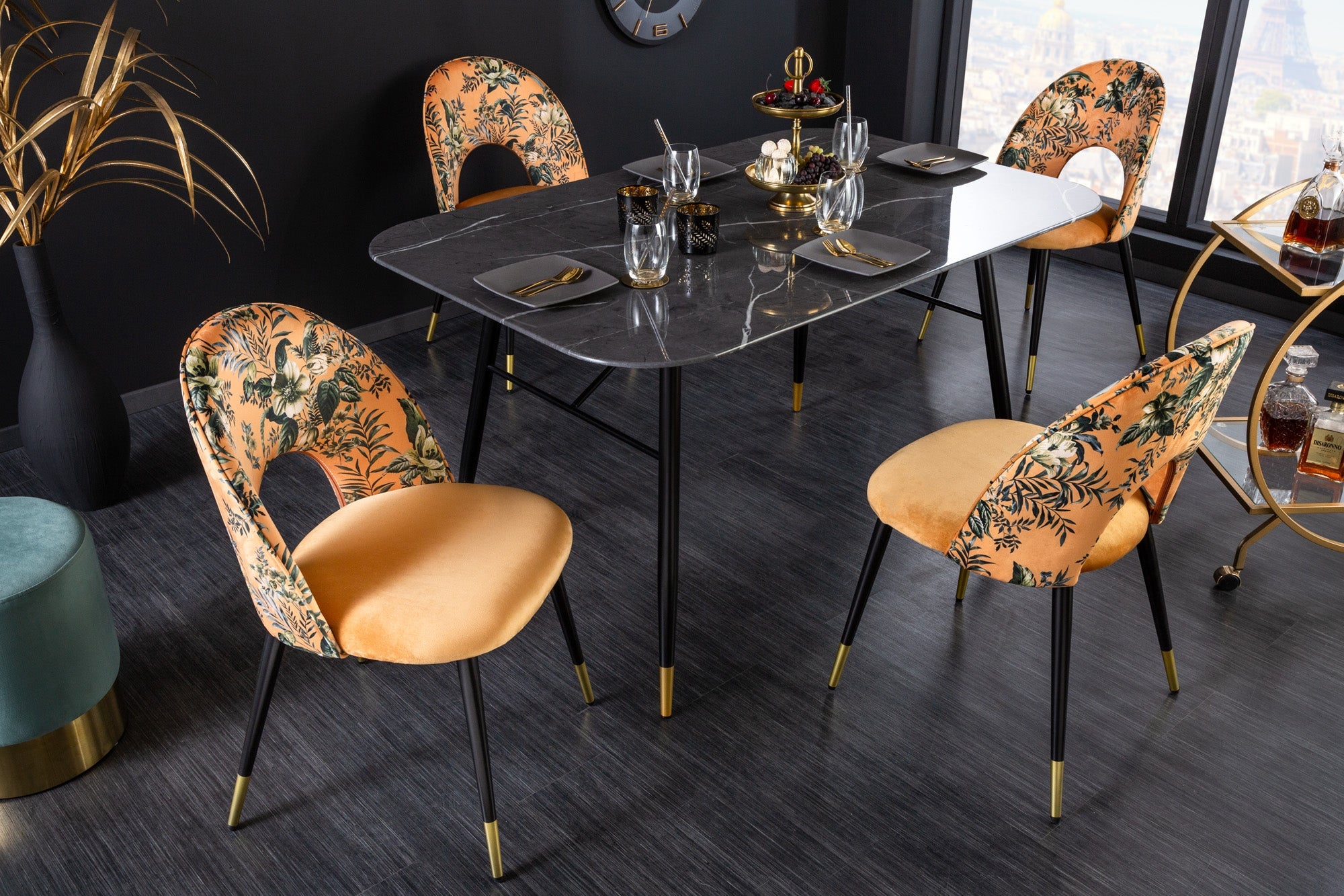 Lote de 2 sillas de diseño READY-TO-WEAR de terciopelo amarillo con motivos florales y patas doradas