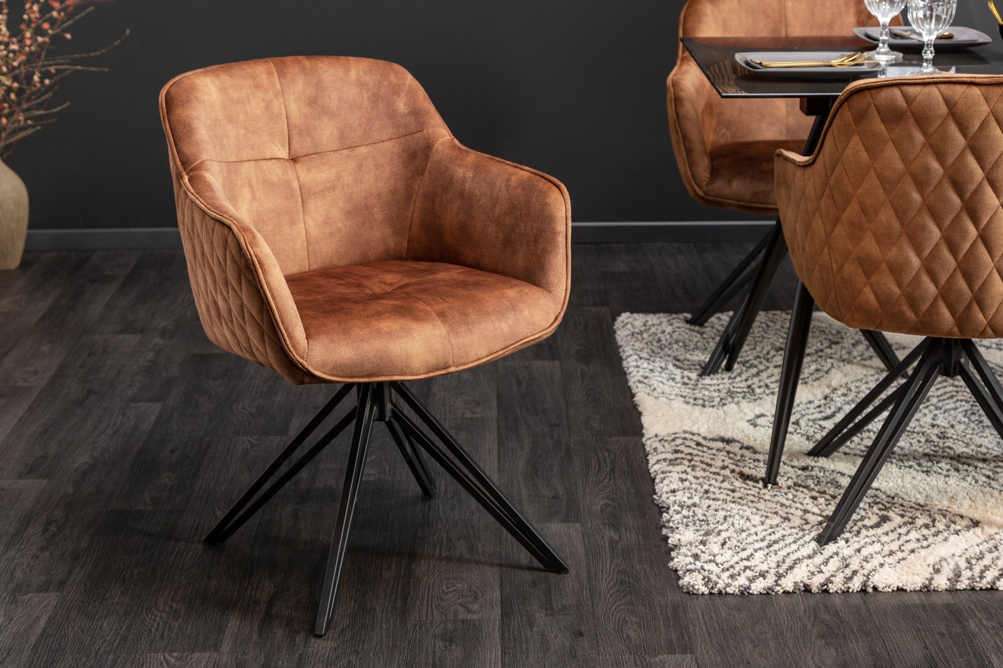 Chaise design rotative EUPHORIA velours marron rouille avec accoudoir structure métal noir