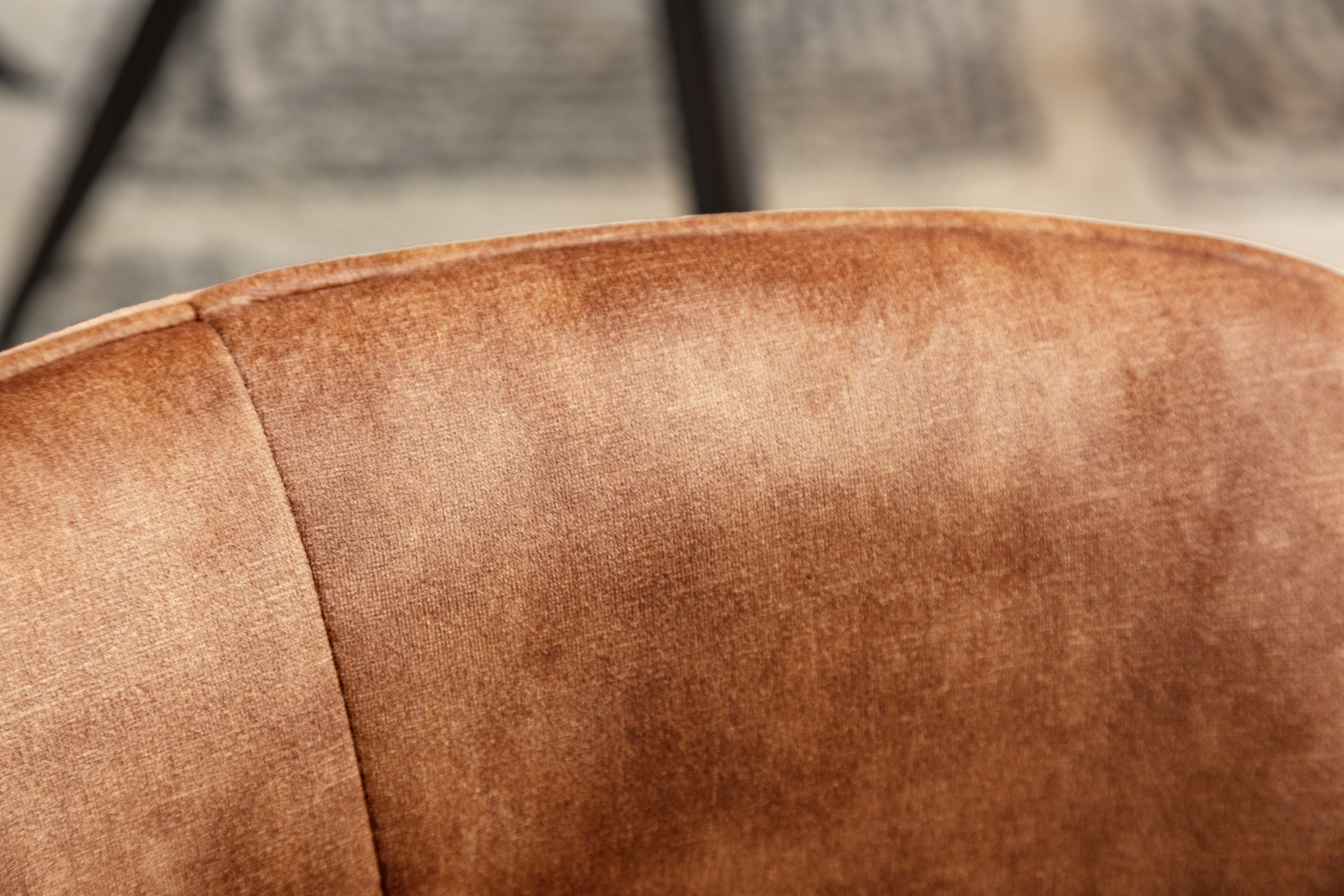 Chaise design rotative EUPHORIA velours marron rouille avec accoudoir structure métal noir