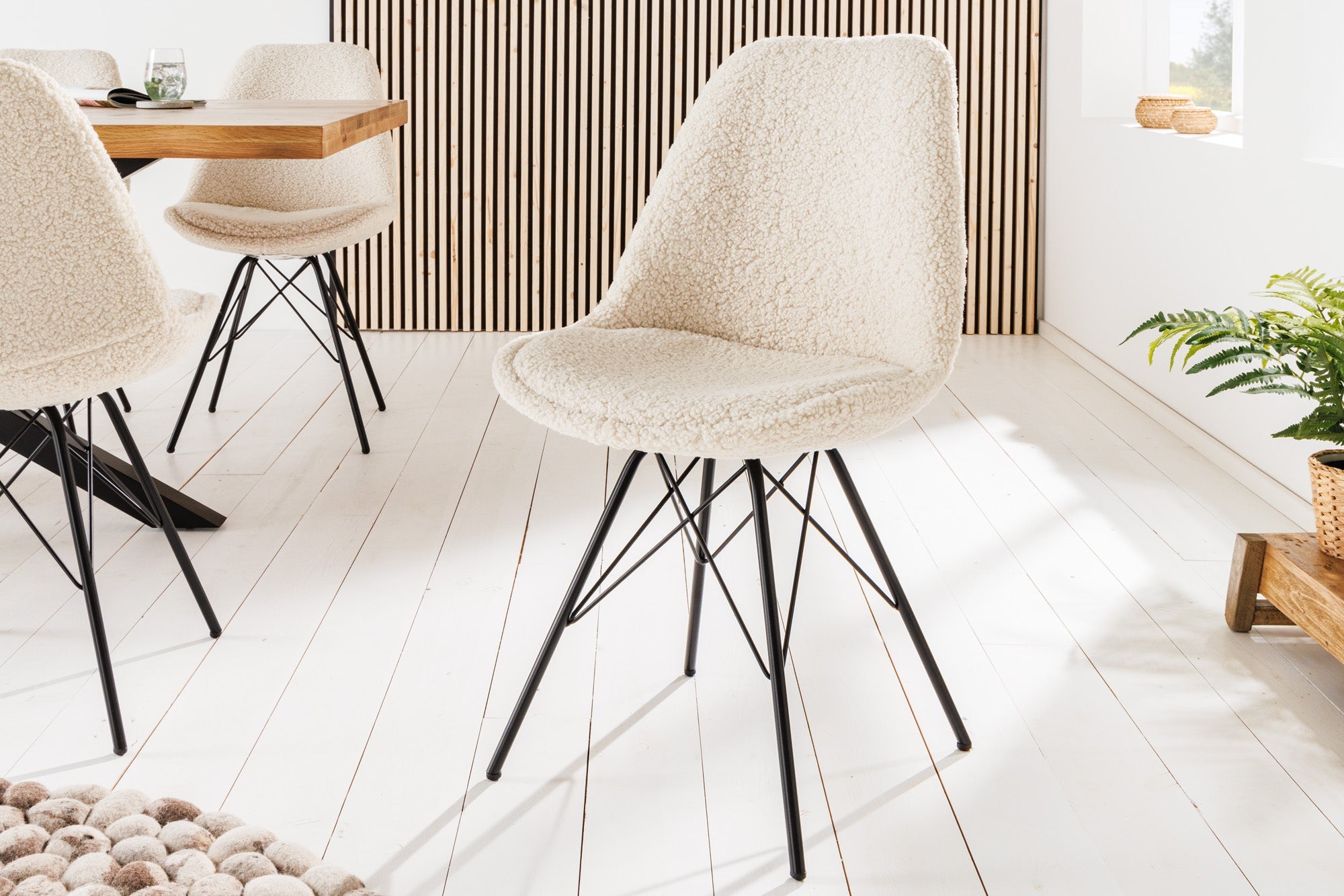 Juego de 2 sillas SCANDINAVIA MEISTERSTÜCK de diseño crema con patas rizadas de metal negro