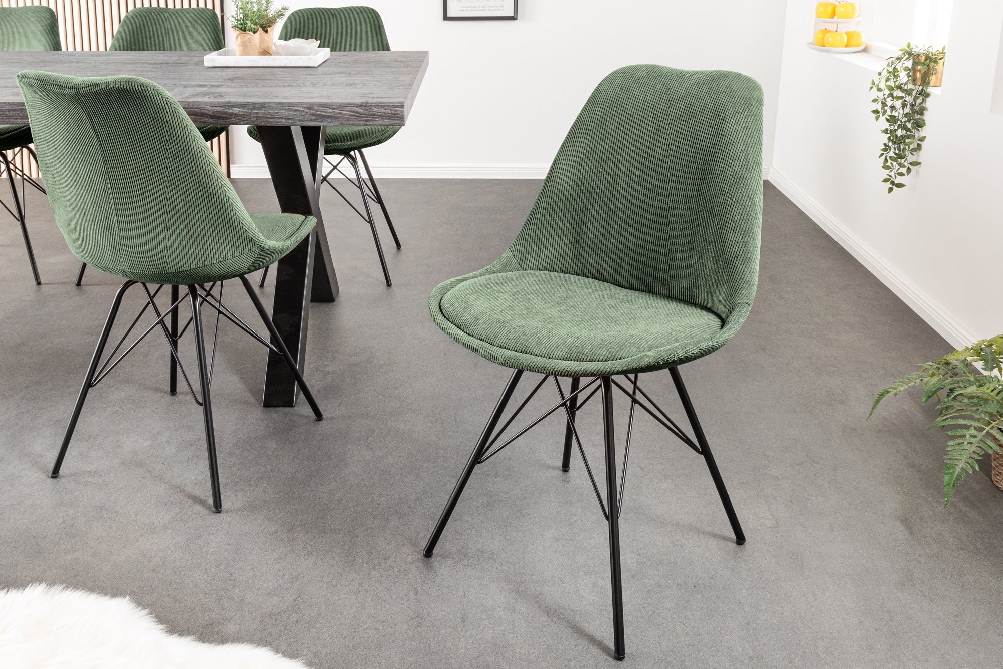 Lote de 2x sillas de diseño SCANDINAVIA MEISTERSTÜCK pana verde estructura de metal negro