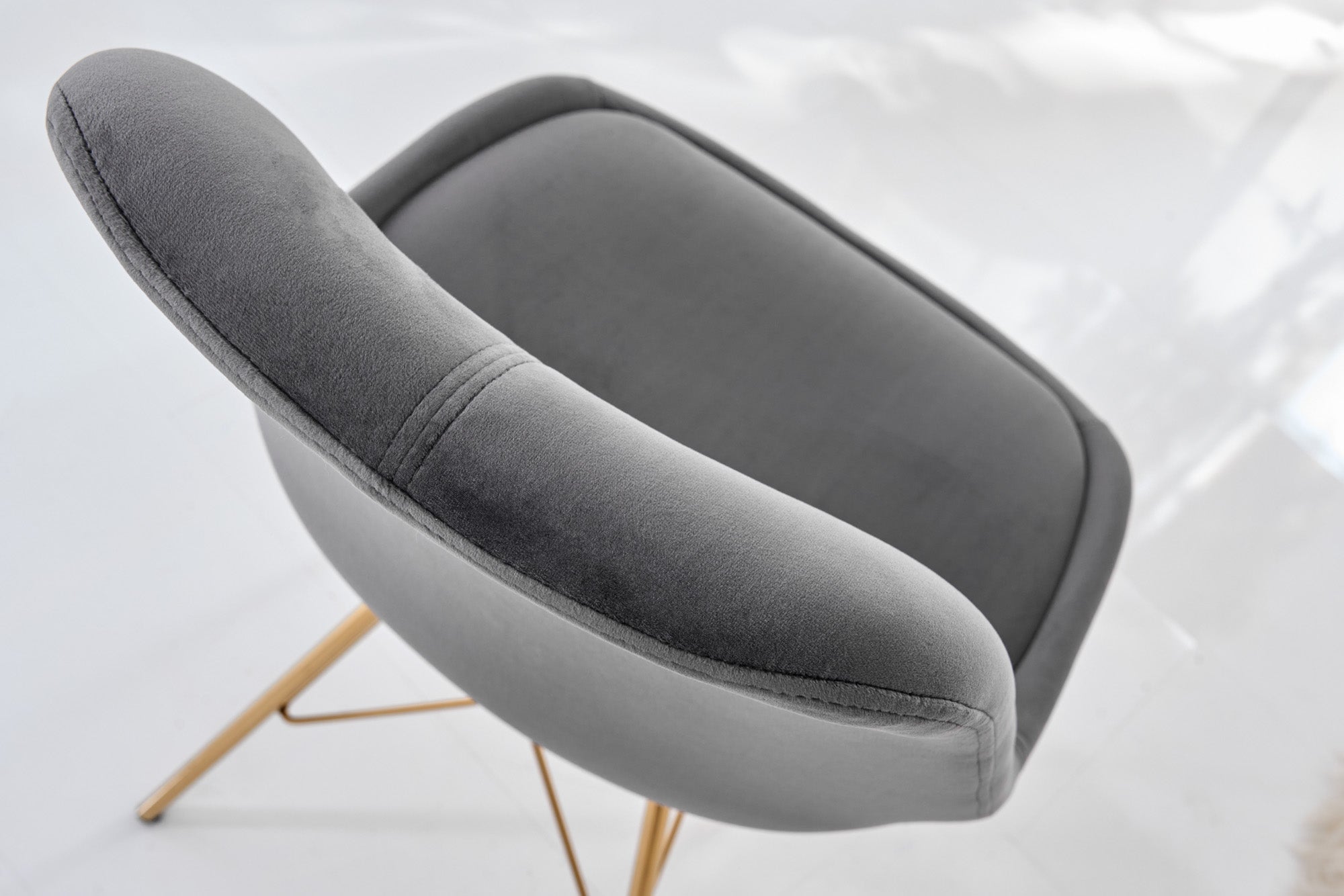 Lote de 2x sillas de diseño SCANDINAVIA MEISTERSTÜCK de terciopelo gris oscuro con patas doradas