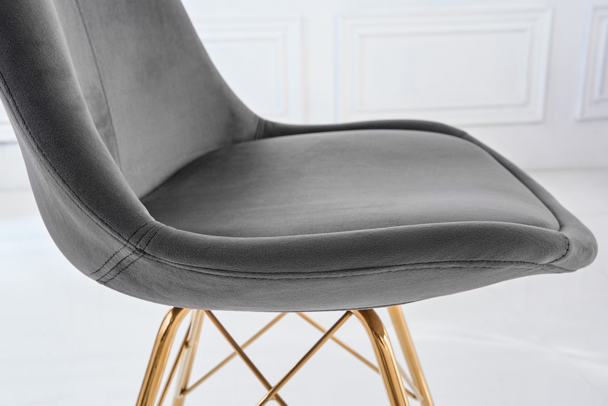 Lote de 2x sillas de diseño SCANDINAVIA MEISTERSTÜCK de terciopelo gris oscuro con patas doradas