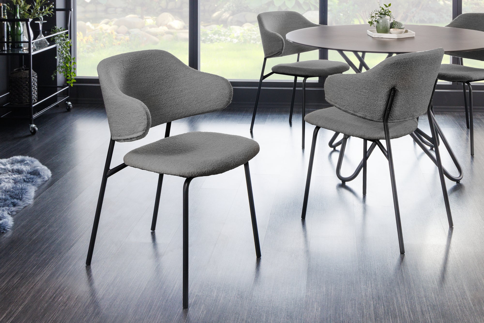 Lote de 2x sillas de diseño VOGUE grises con patas de metal negro