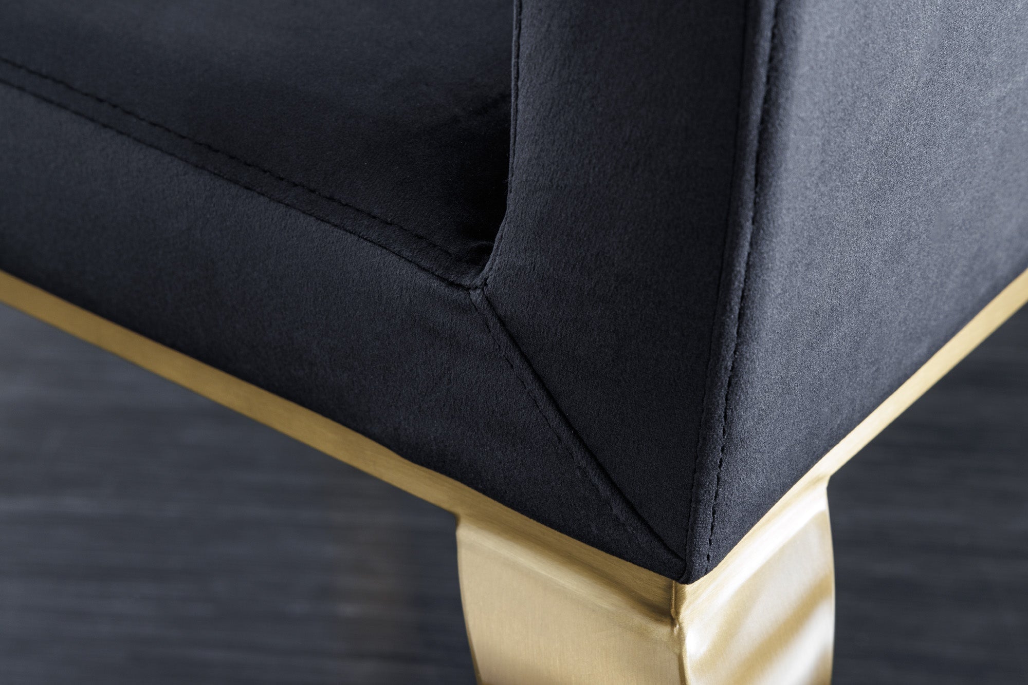 Lote de 2 elegantes sillas MODERN BAROCK de terciopelo negro, patas de acero inoxidable