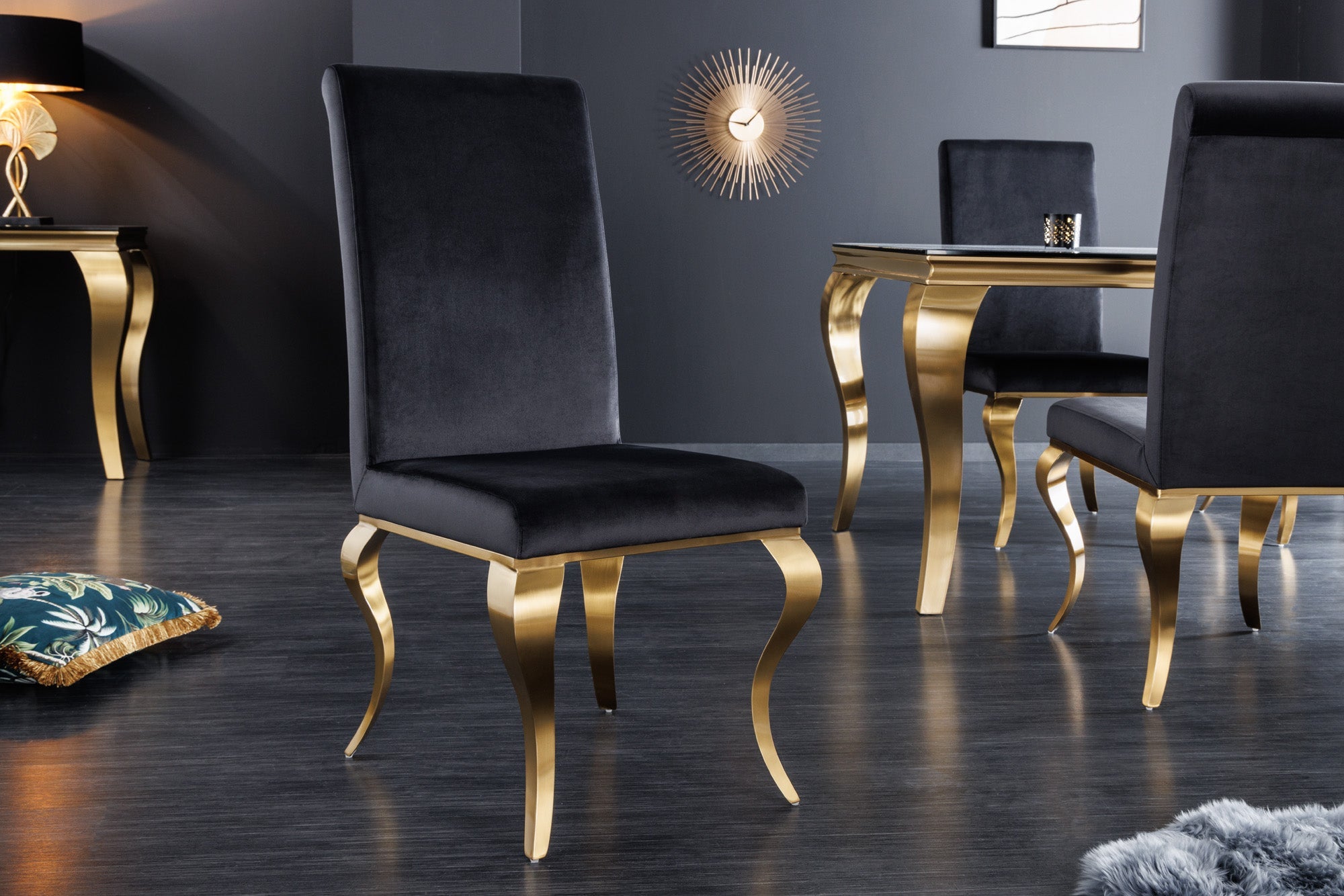 Lote de 2 elegantes sillas MODERN BAROCK de terciopelo negro, patas de acero inoxidable