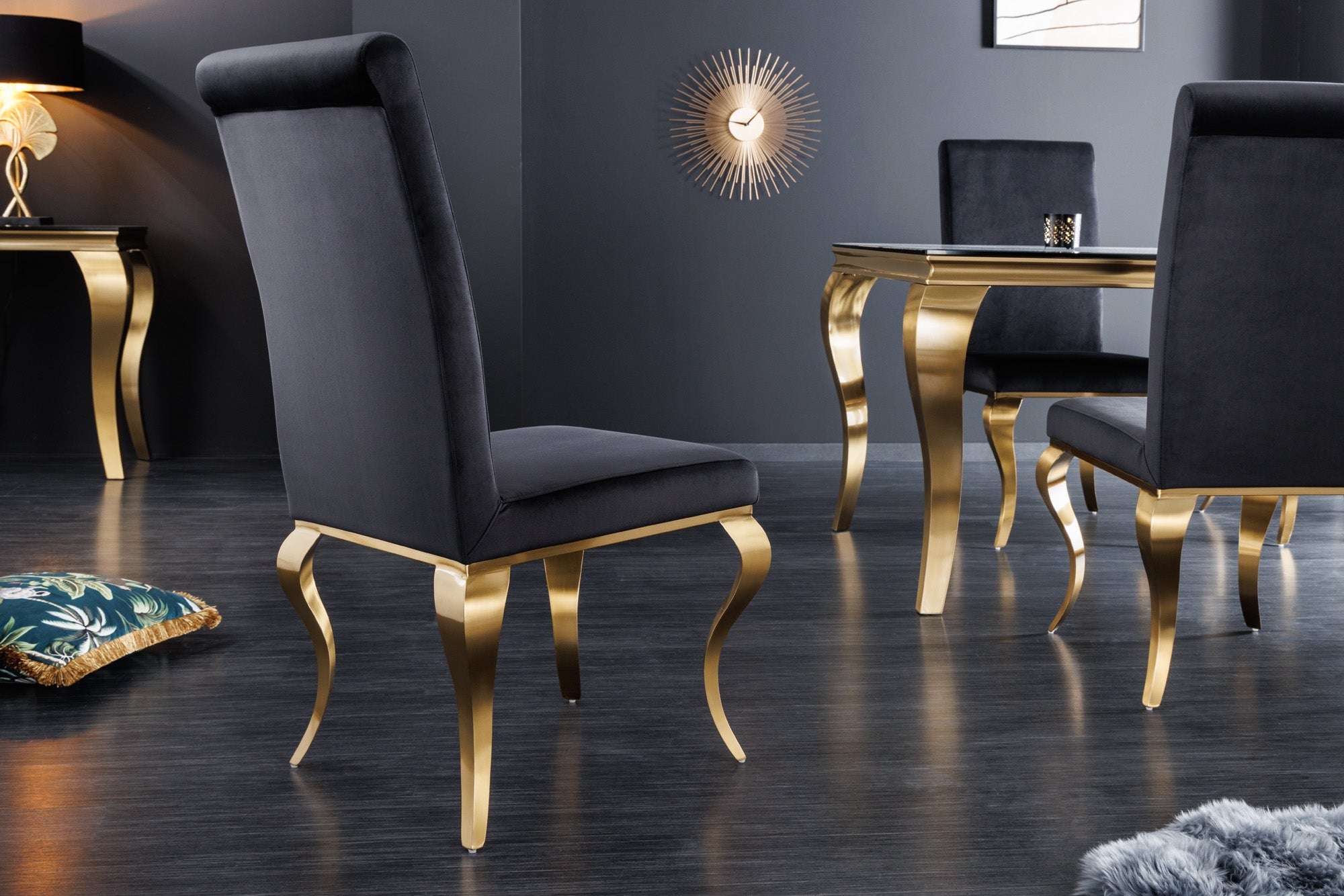 Lote de 2 elegantes sillas MODERN BAROCK de terciopelo negro, patas de acero inoxidable