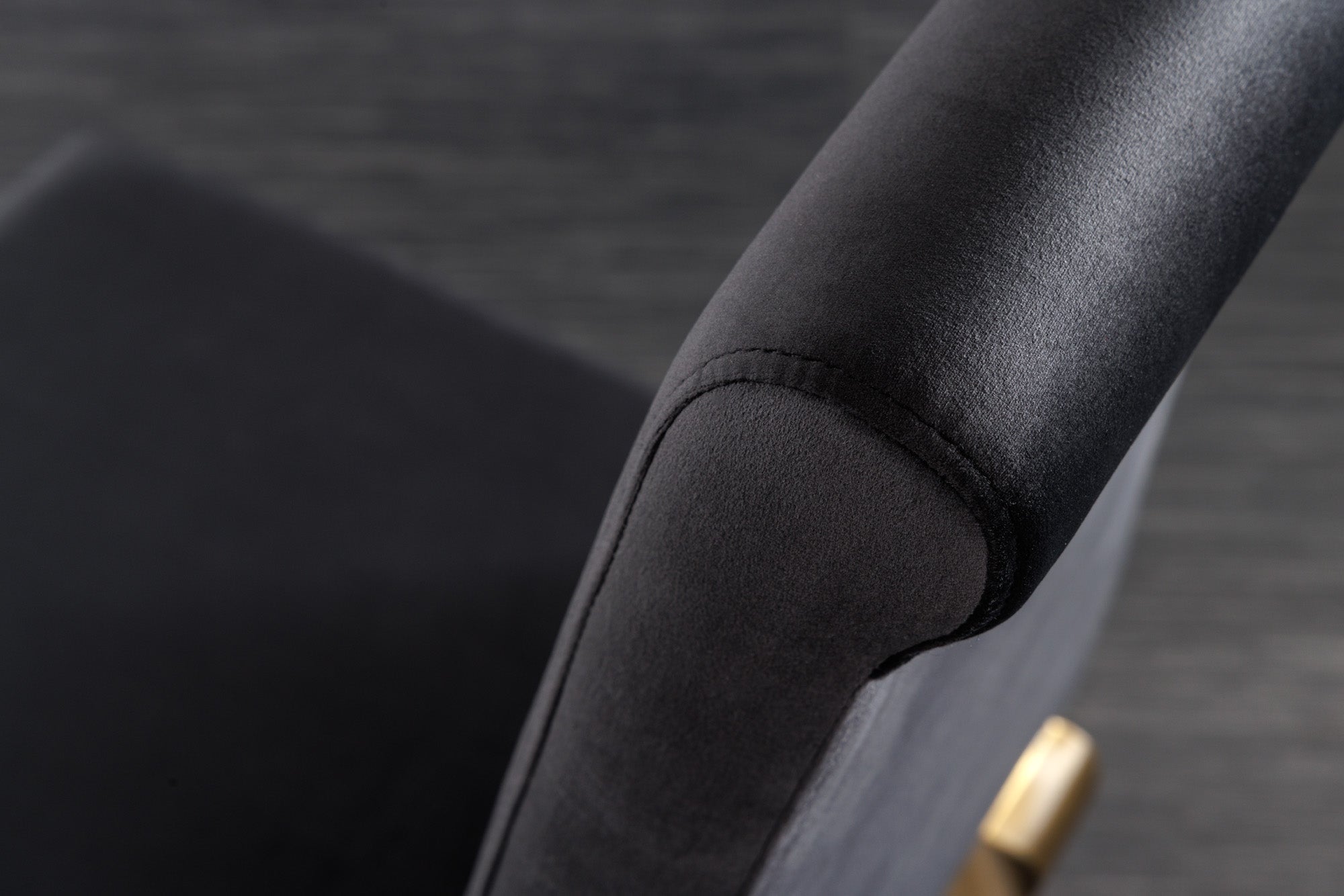 Lote de 2 elegantes sillas MODERN BAROCK de terciopelo negro, patas de acero inoxidable