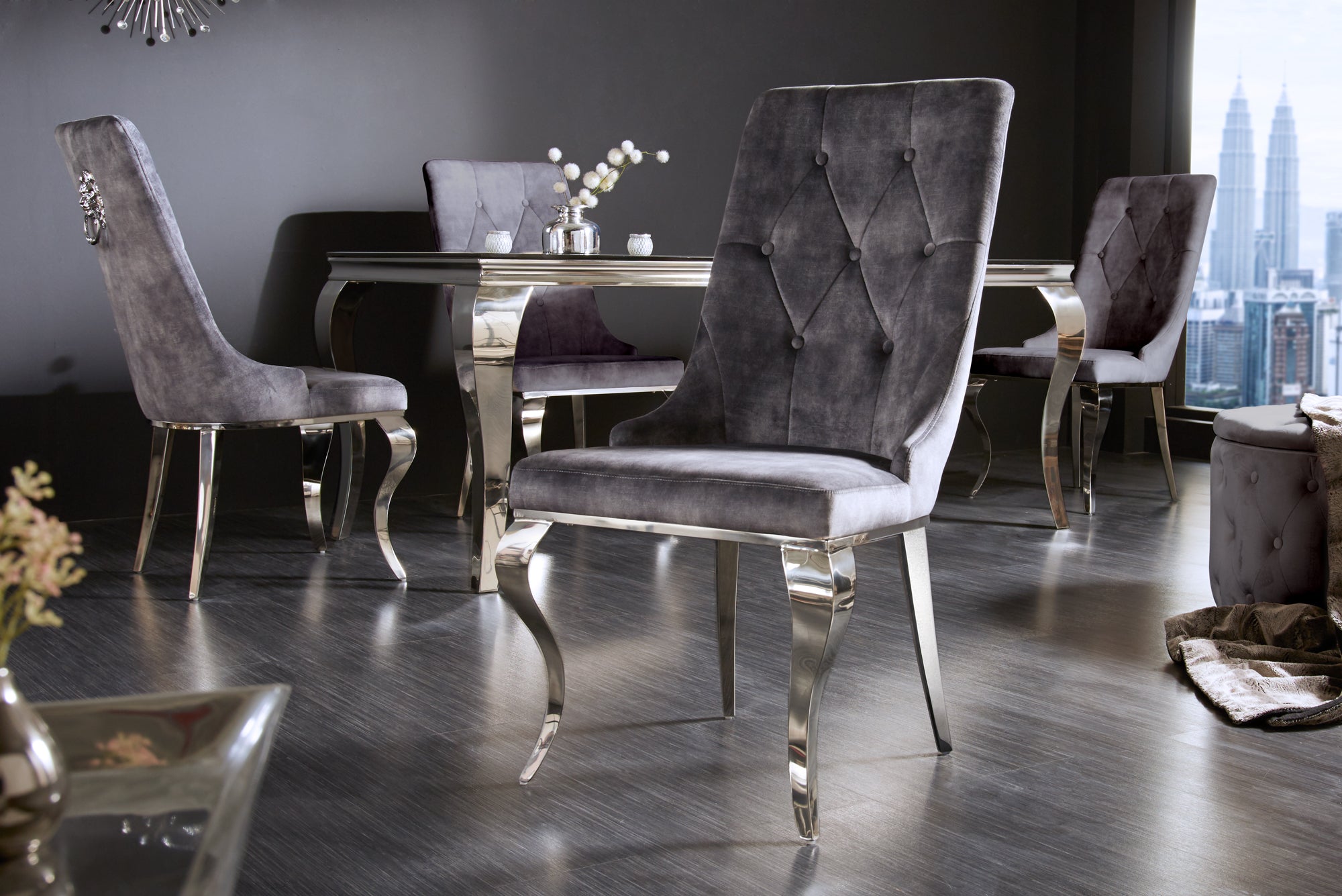 Juego de 2 elegantes sillas modernas de estilo barroco en terciopelo gris con cabeza de león plateada