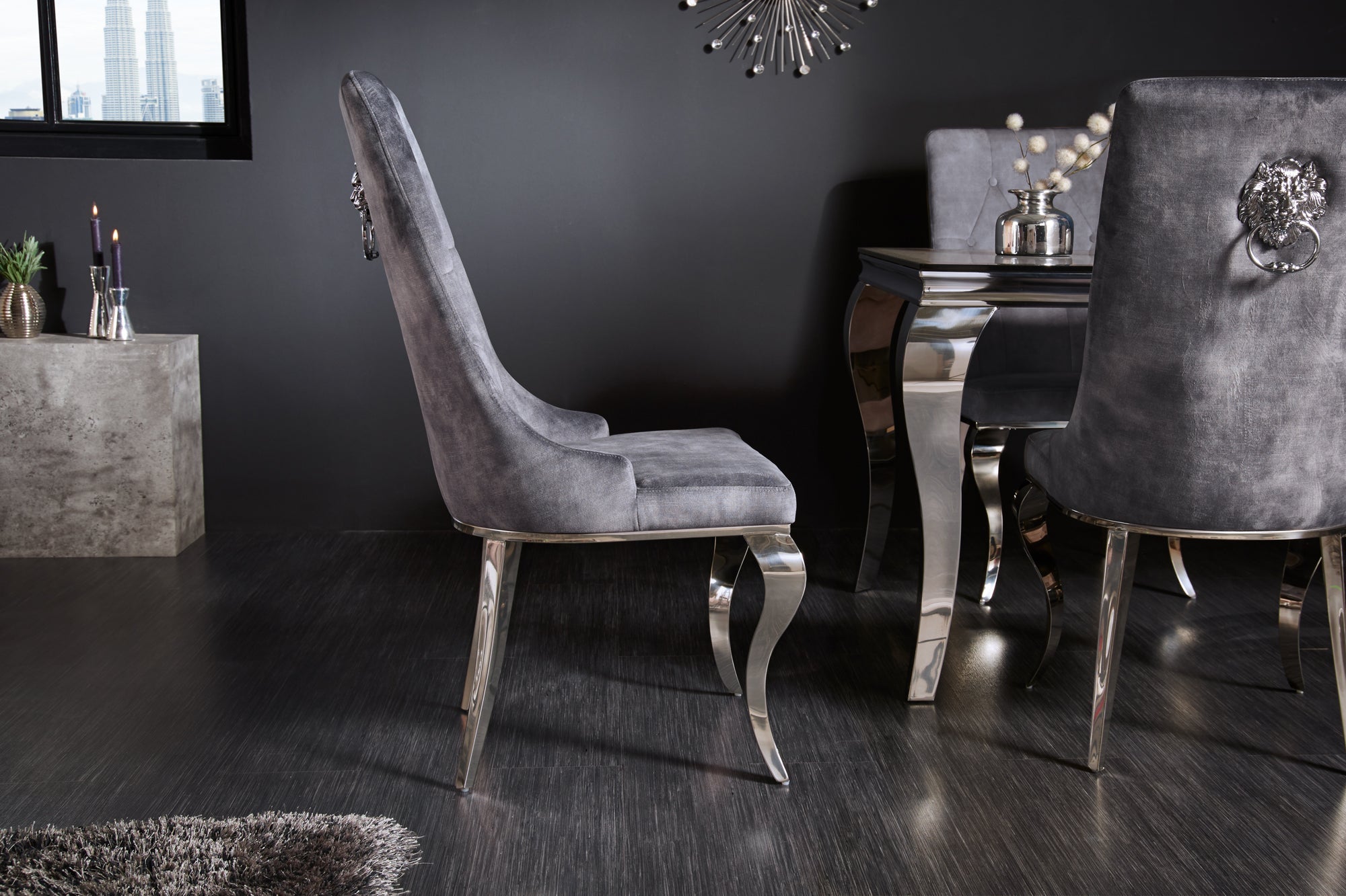 Juego de 2 elegantes sillas modernas de estilo barroco en terciopelo gris con cabeza de león plateada