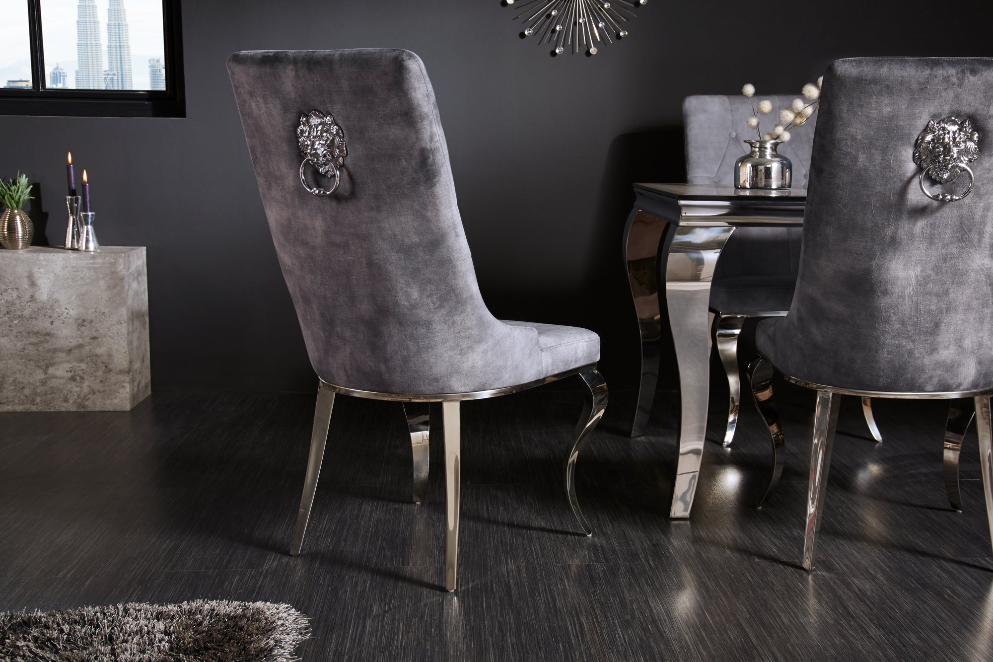 Juego de 2 elegantes sillas modernas de estilo barroco en terciopelo gris con cabeza de león plateada