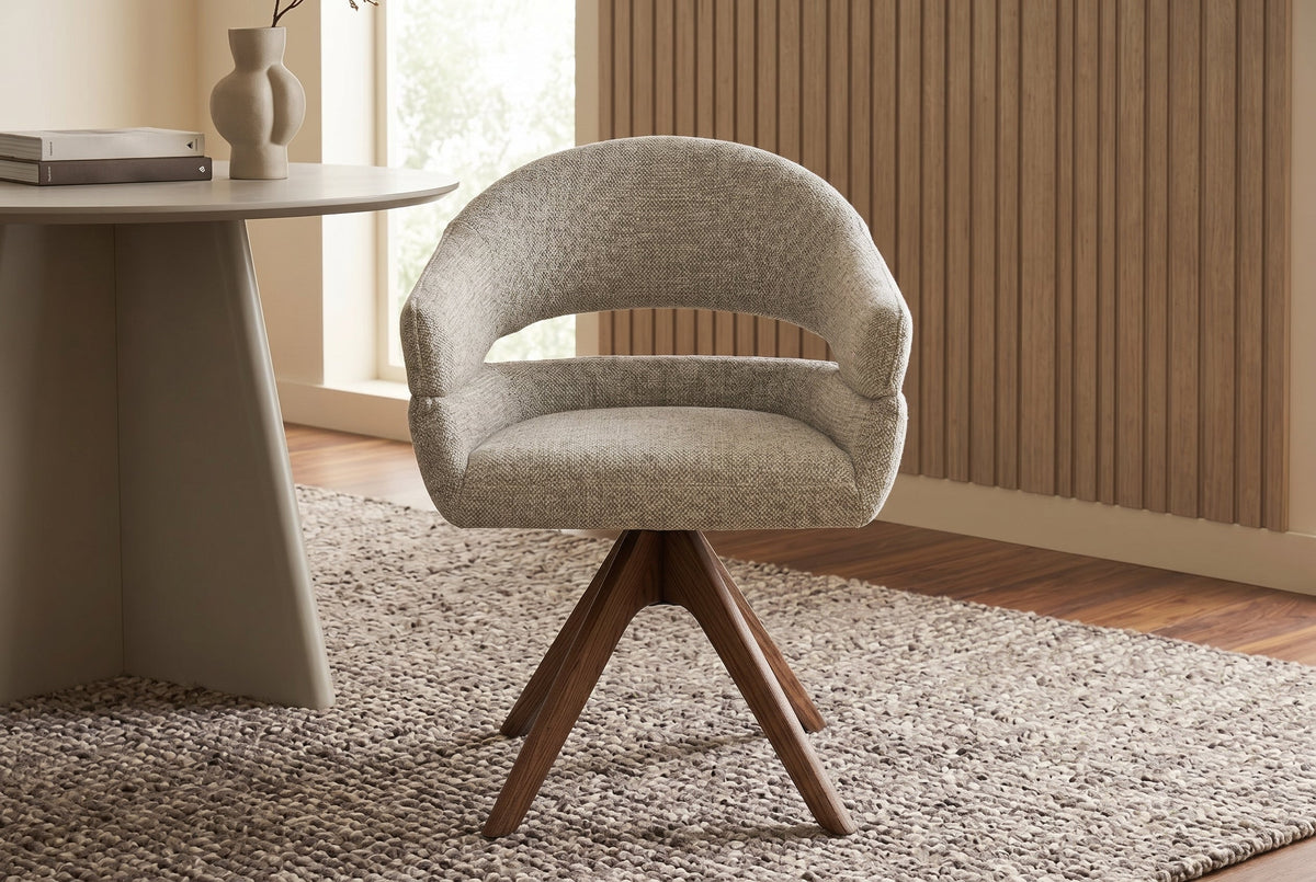 Chaise pivotante ORGANIKO taupe beige tissu structuré piètement en bois de noyer avec accoudoirs