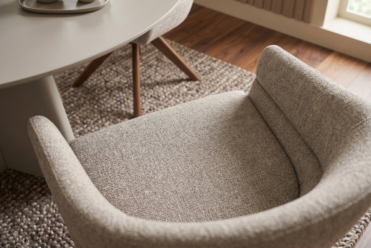 Chaise pivotante ORGANIKO taupe beige tissu structuré piètement en bois de noyer avec accoudoirs