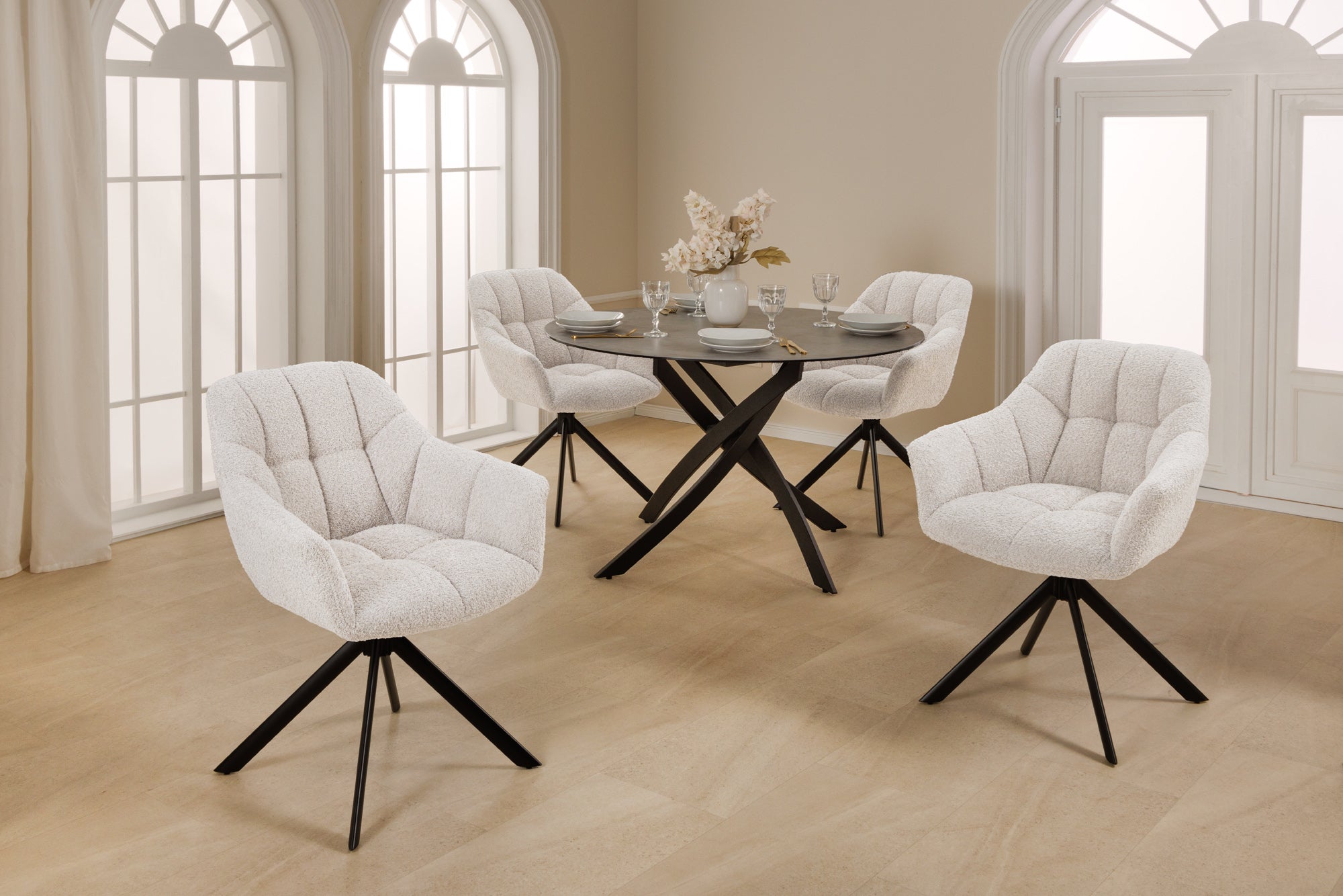 Lote de 2 sillas giratorias PAPILLON de bouclé blanco con reposabrazos, estructura de metal negro