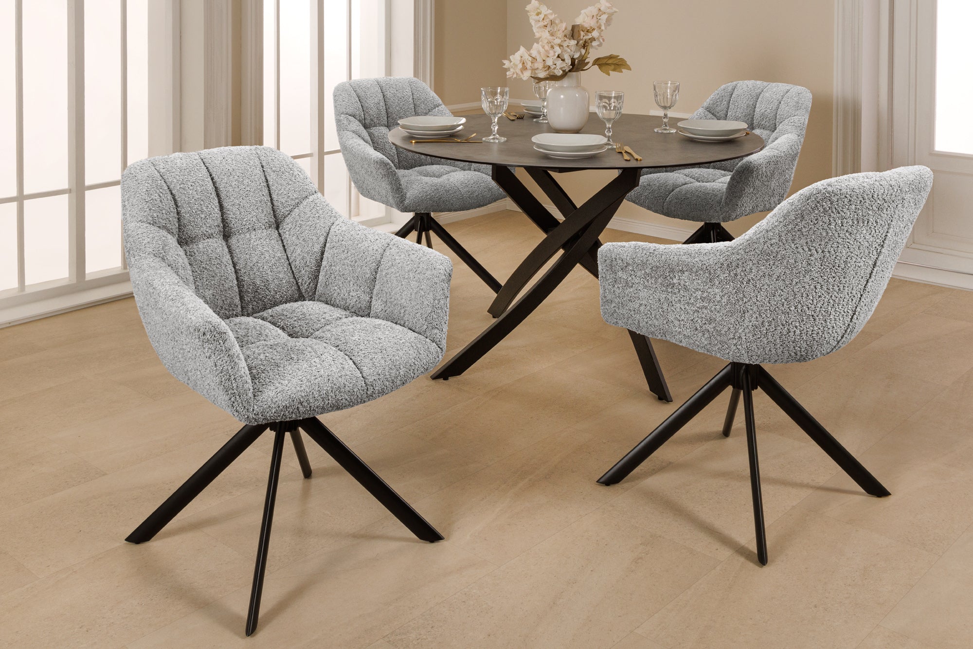 Lote de 2 sillas giratorias PAPILLON de bouclé gris con reposabrazos, estructura de metal negro