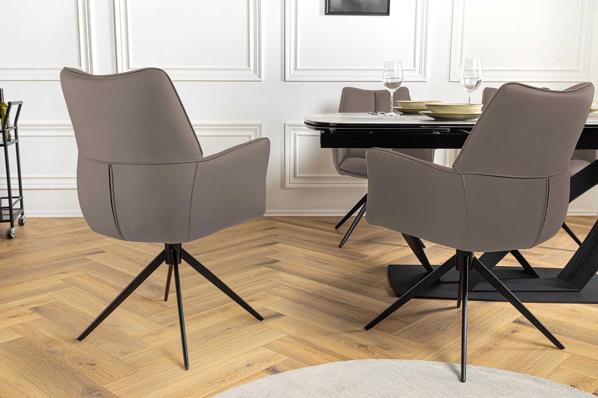 chaise-pivotante-papillon-en-cuir-veritable-marron,-structure-en-metal-noir-avec-accoudoirs_45183 (inv)