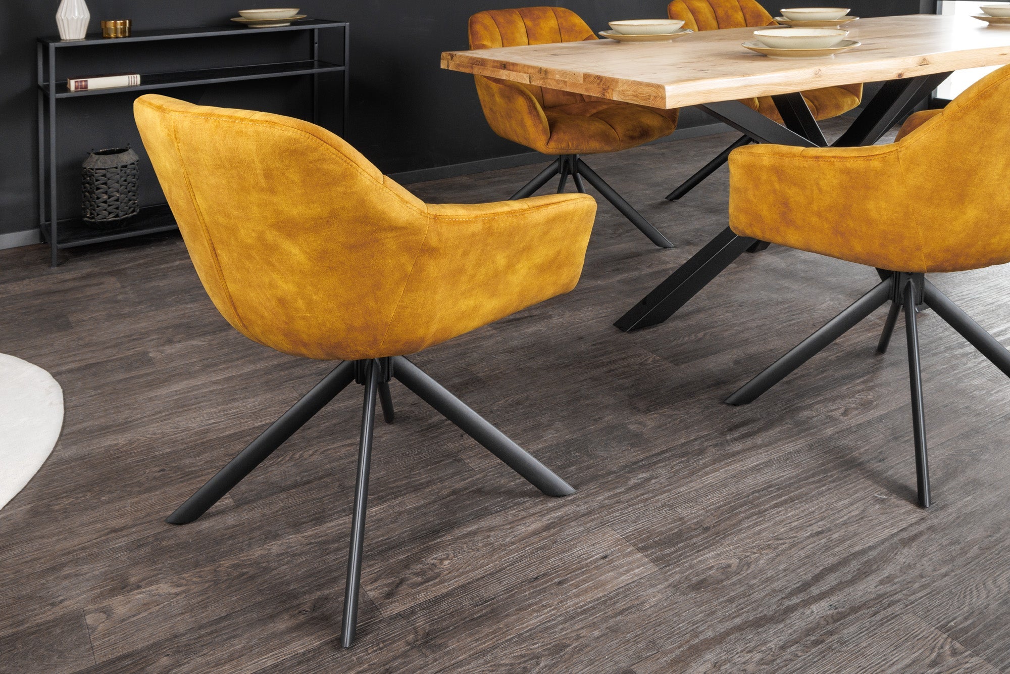 Lote de 2x sillones giratorios PAPILLON terciopelo amarillo mostaza patas de metal negro apoyabrazos