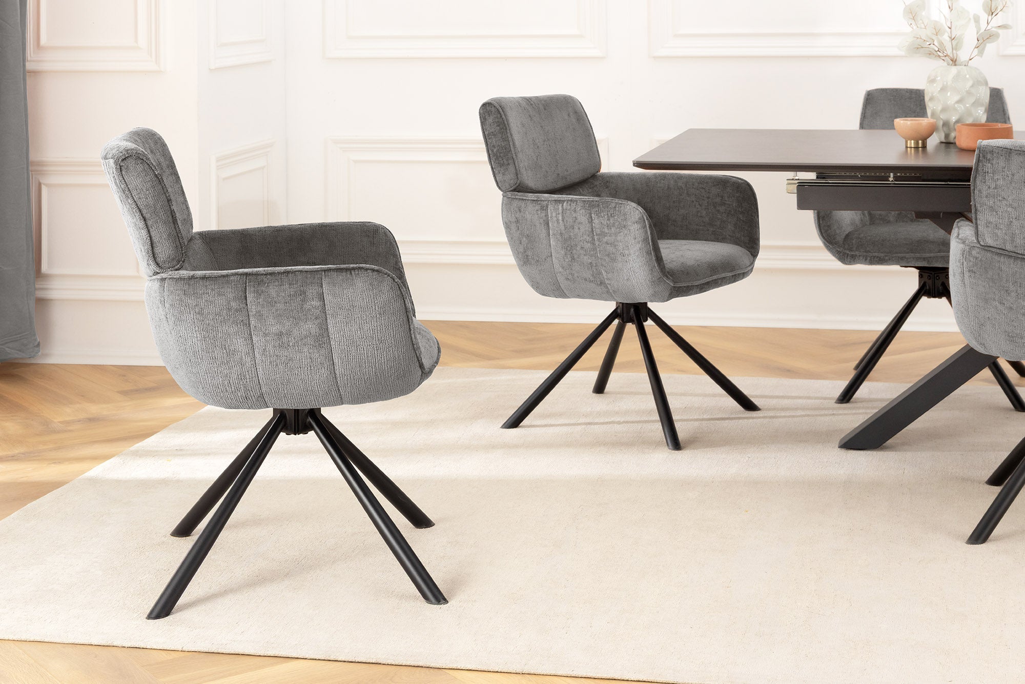 silla giratoria-retro-unica-chenille-grise-estructura-metal-negra-con-apoyabrazos_46321 (inv)