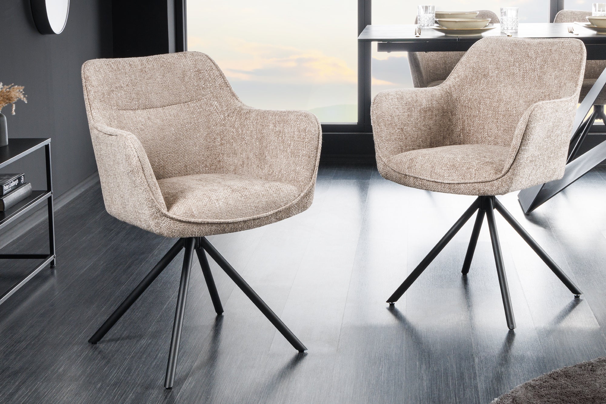 Lote de 2 sillas giratorias VERONA de tela con textura beige champán y brazos y patas de metal negro
