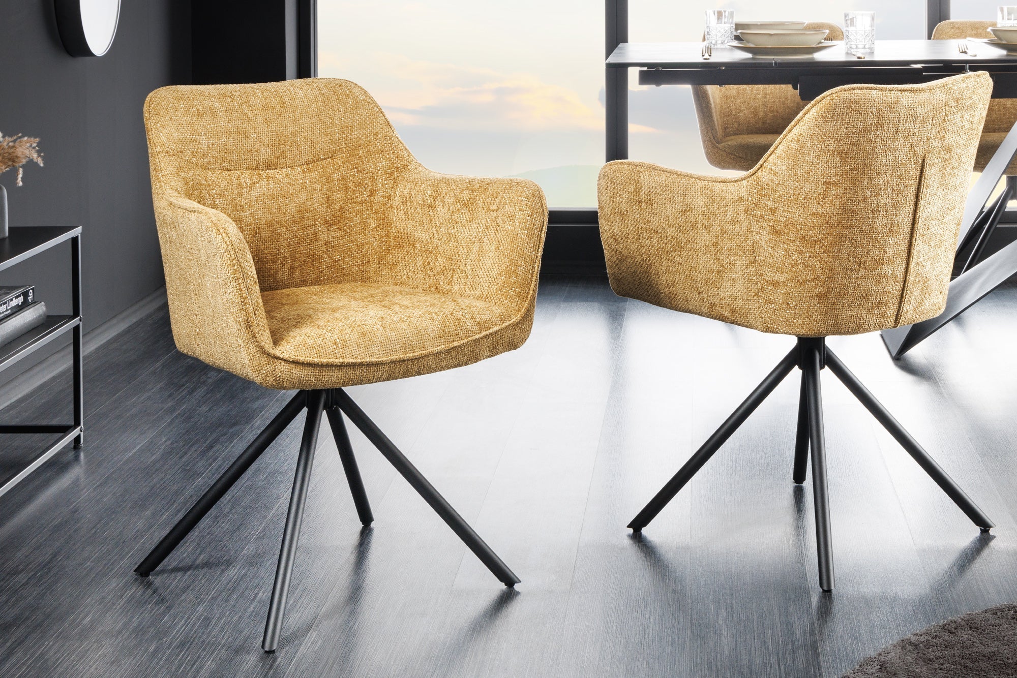 chaise-pivotante-verona-en-tissu-texture-jaune-moutarde-avec-accoudoirs-et-pieds-en-metal-noir_44159 (inv)