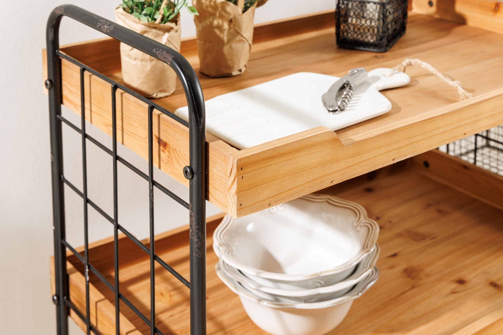 Chariot de service en bois massif SEVEN SEAS Chariot de cuisine naturel 80cm en métal à roulettes