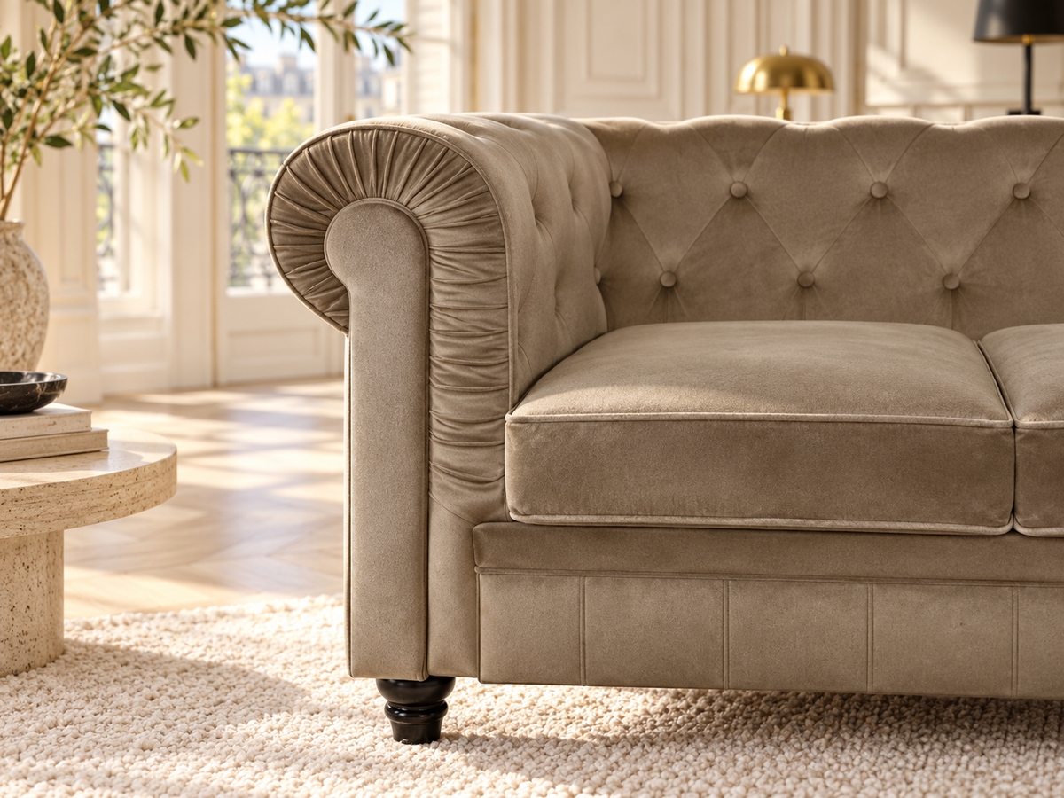 Chesterfield canape 2 places en velours taupe — détail