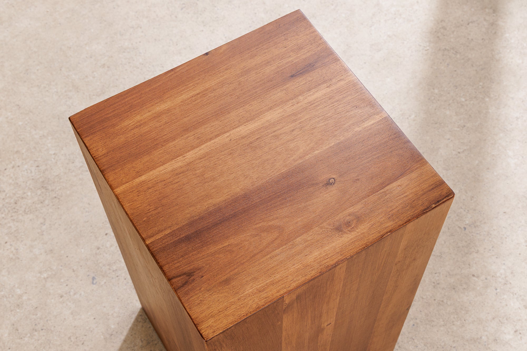 Colonne décorative en bois massif COLUMNA 50cm table d’appoint en acacia marron