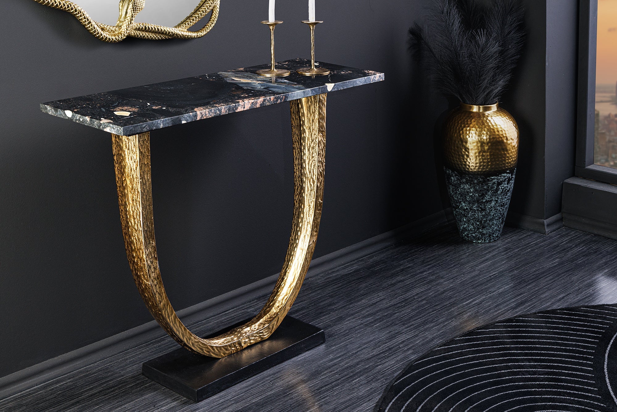 Consola artesanal OMEGA 80cm mármol negro metal dorado
