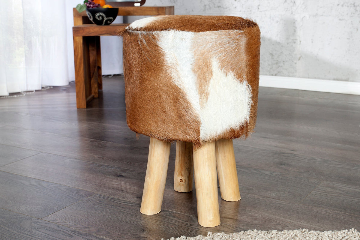 Design tabouret HIDE 45cm brun blanc avec peau de chèvre et bois de teck