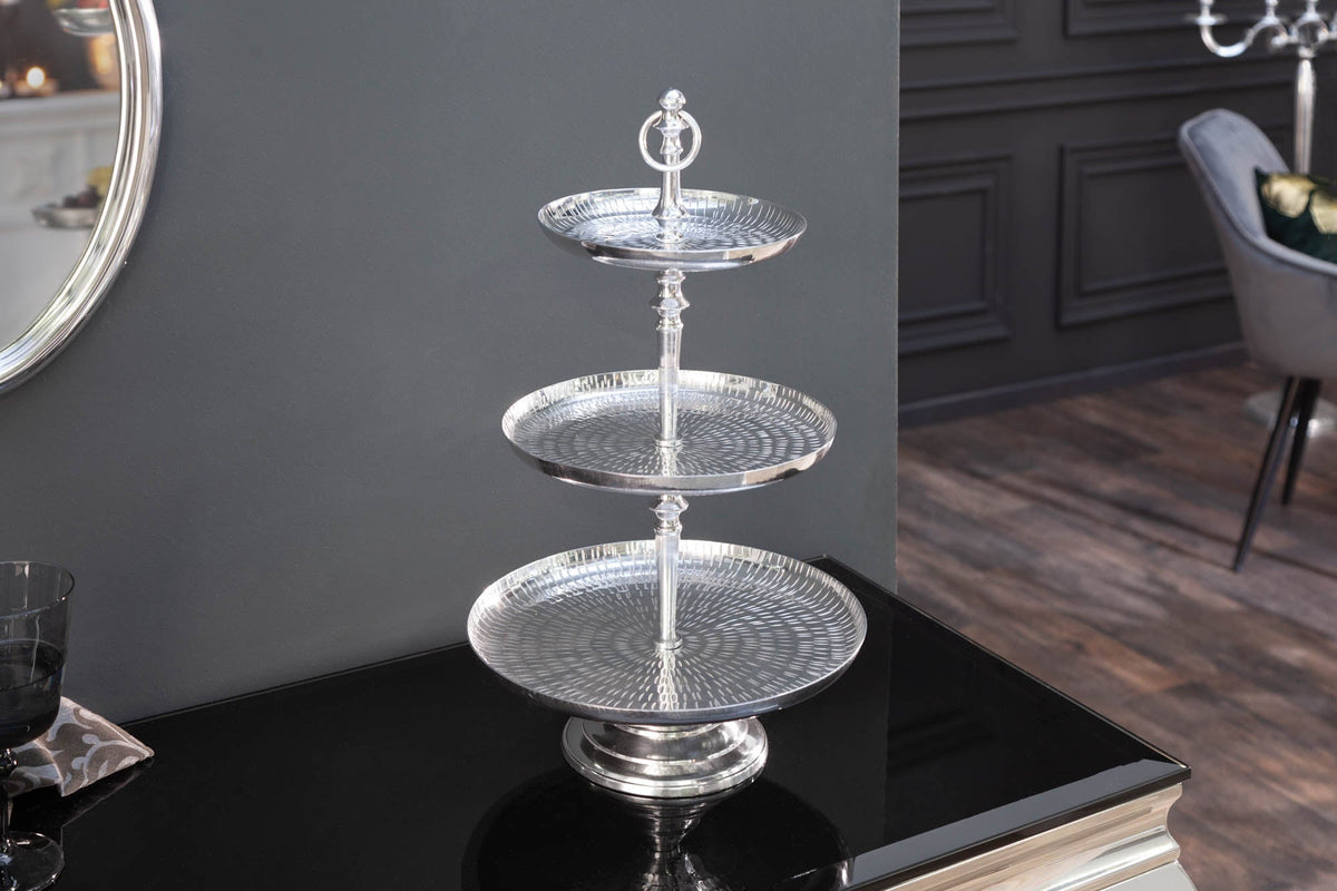 Élégant présentoir à gâteaux ORIENT 50 cm argenté au design marteau à riz avec trois niveaux
