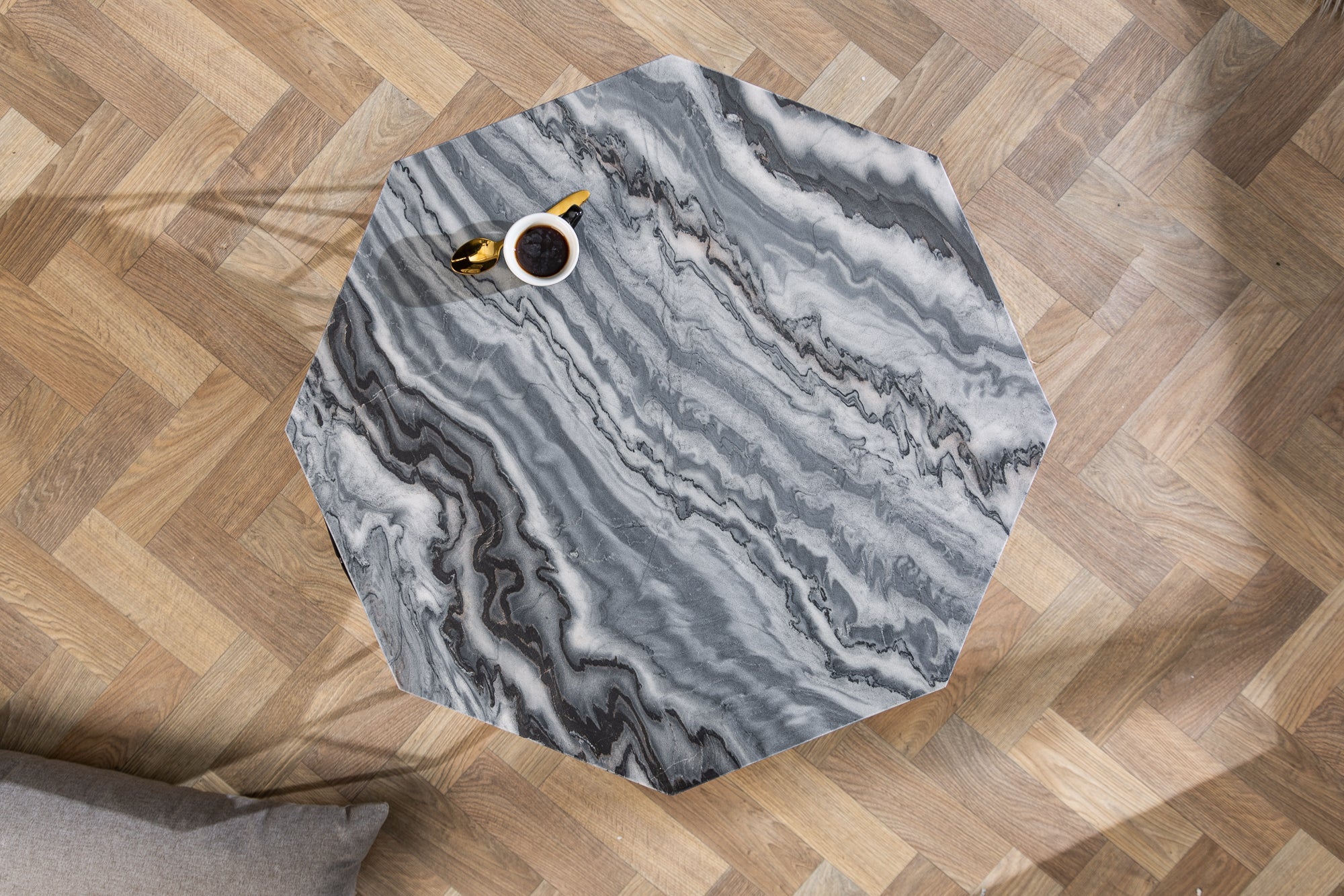 Elégante table basse DIAMOND 70cm gris noir avec plateau en marbre