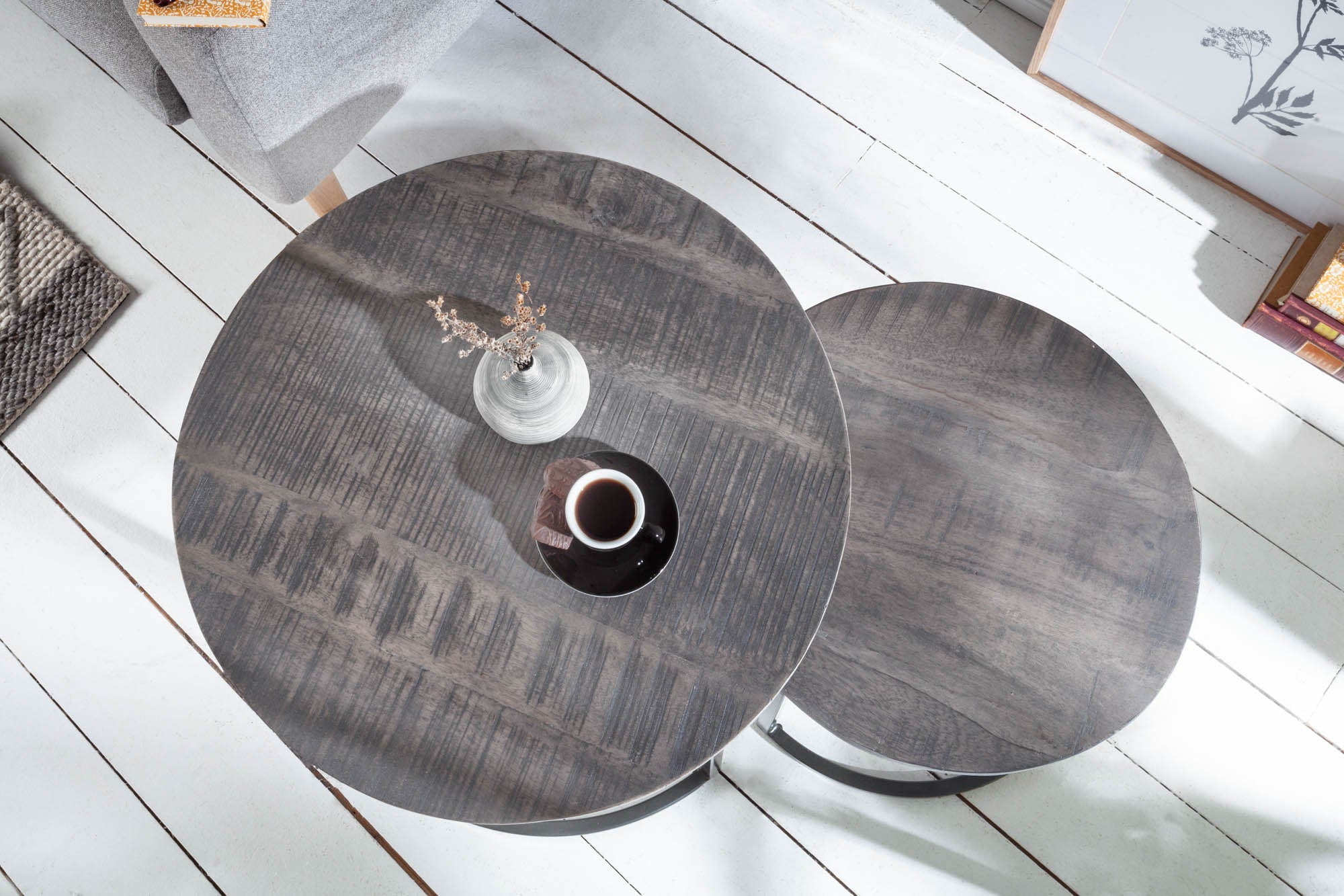 Lote de 2 mesas auxiliares industriales ELEMENTS 60 cm de madera maciza de mango gris con aros de metal negro