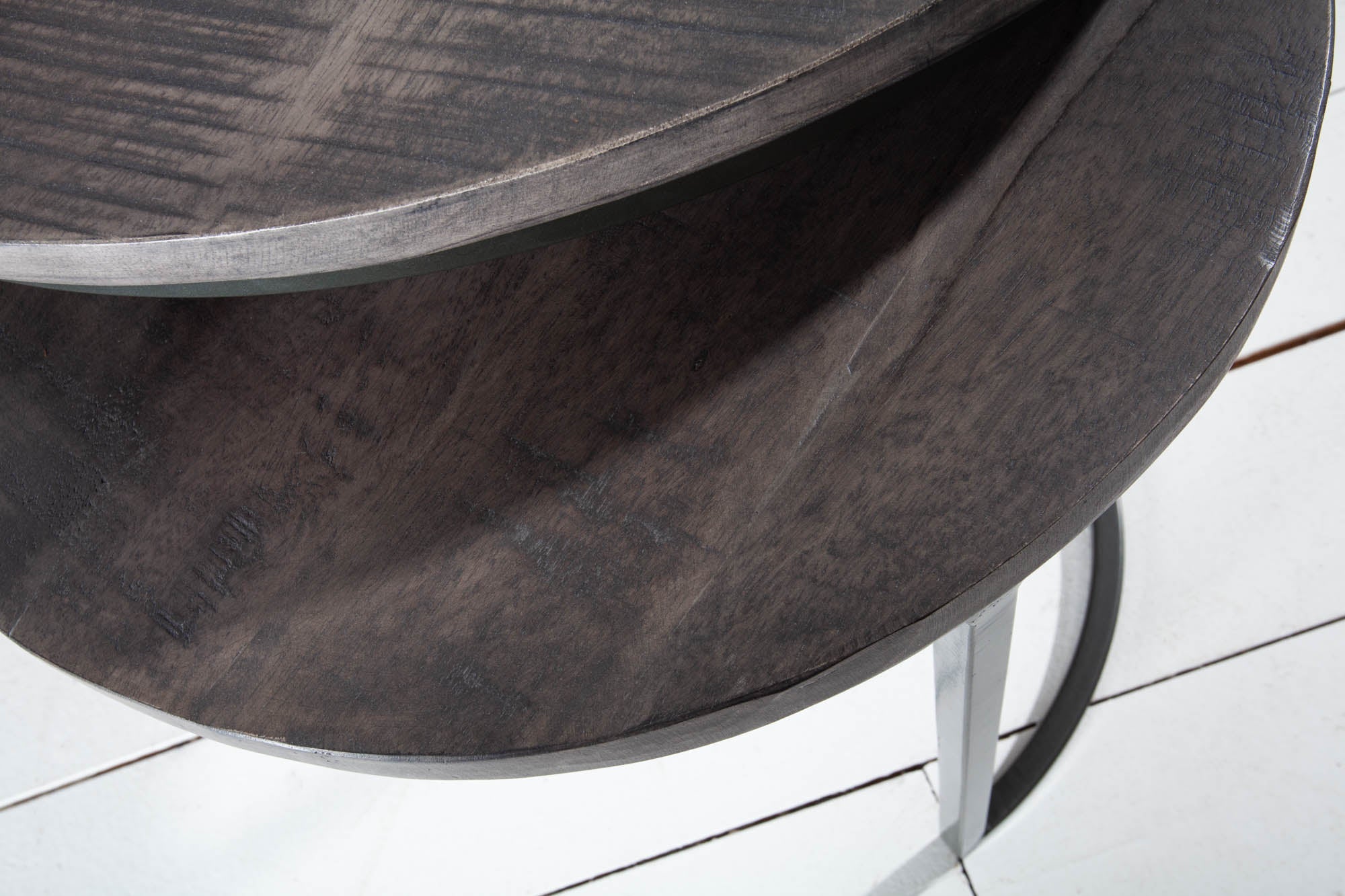 Lote de 2 mesas auxiliares industriales ELEMENTS 60 cm de madera maciza de mango gris con aros de metal negro