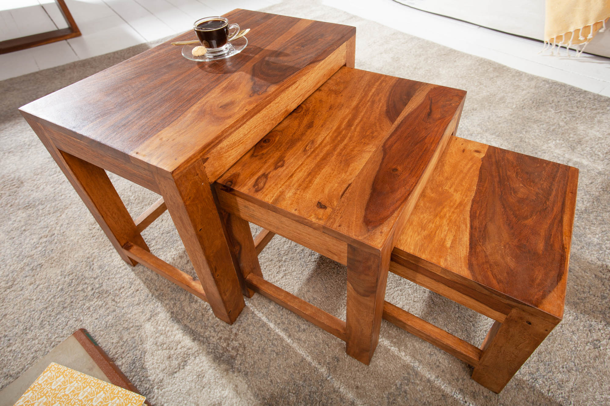 Lote de 3 mesas auxiliares de madera maciza MONSOON, 45 cm Mesa de centro acabado piedra Sheesham marrón