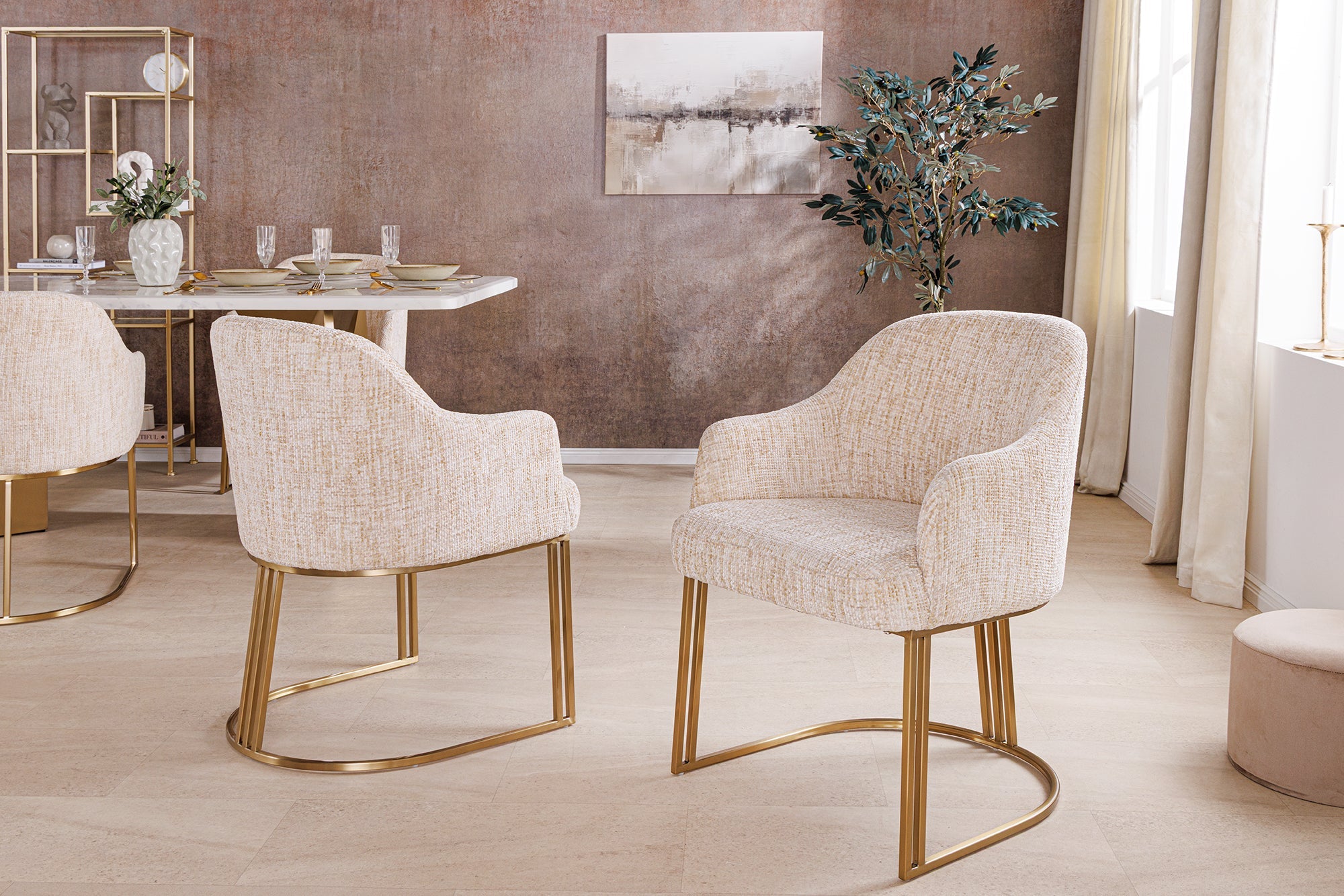Lote de 2 sillones EXTRAVAGANCIA con reposabrazos en metal dorado champán cepillado Tela de chenilla beige