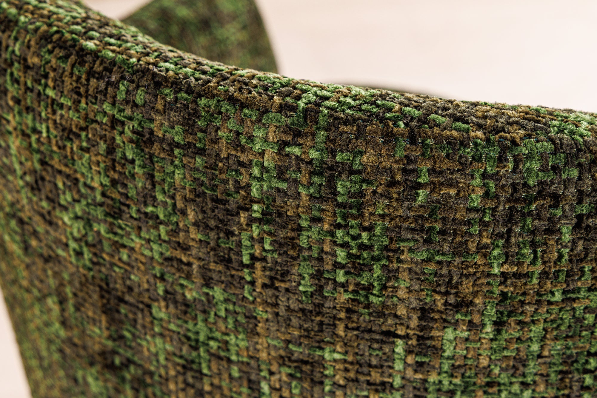 Lot de 2x fauteuils avec accoudoirs EXTRAVAGANCIA tissu chenille vert foncé métal brossé champagne doré